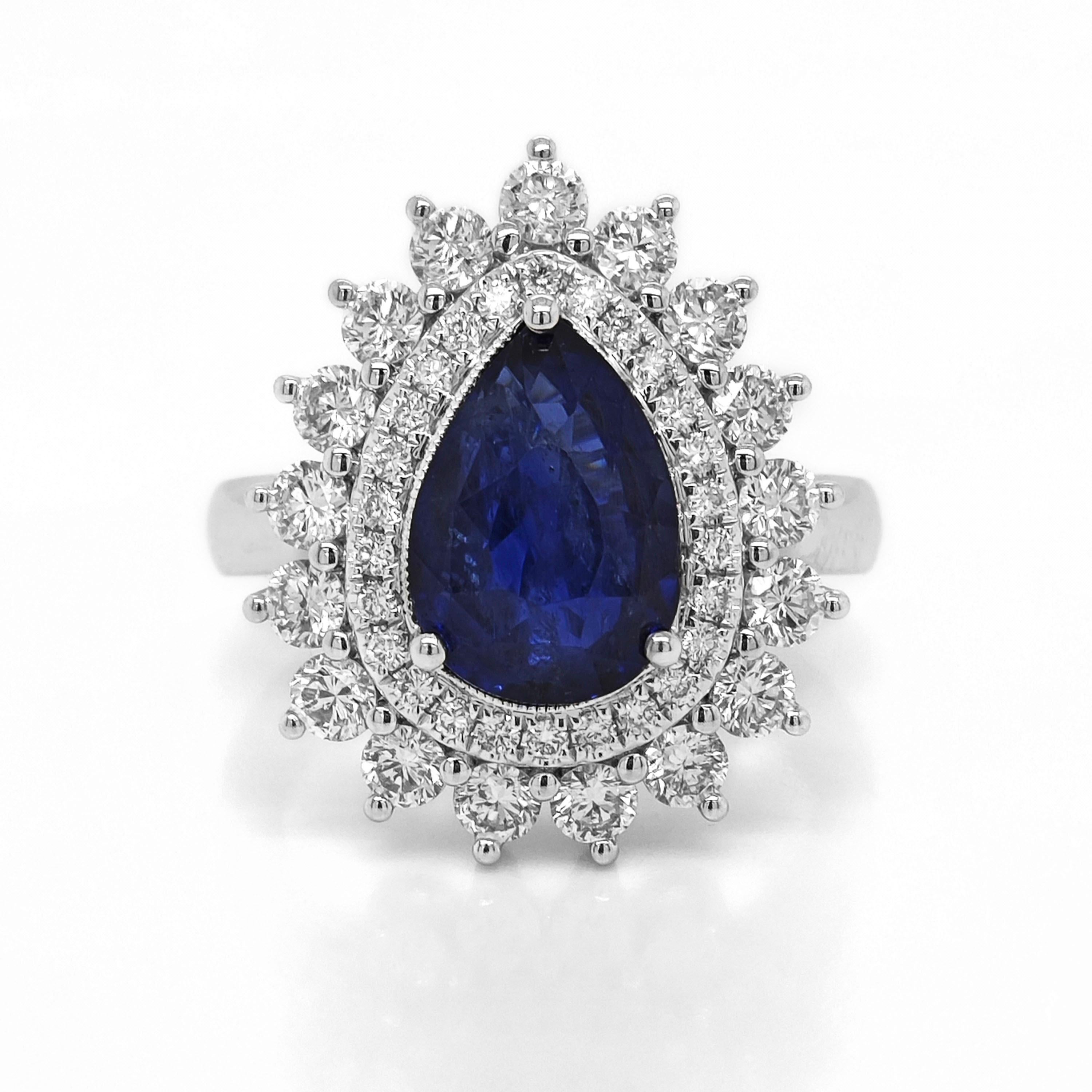Women's or Men's 5.29 Carats Sapphire and White Diamond White Gold Ring For Sale