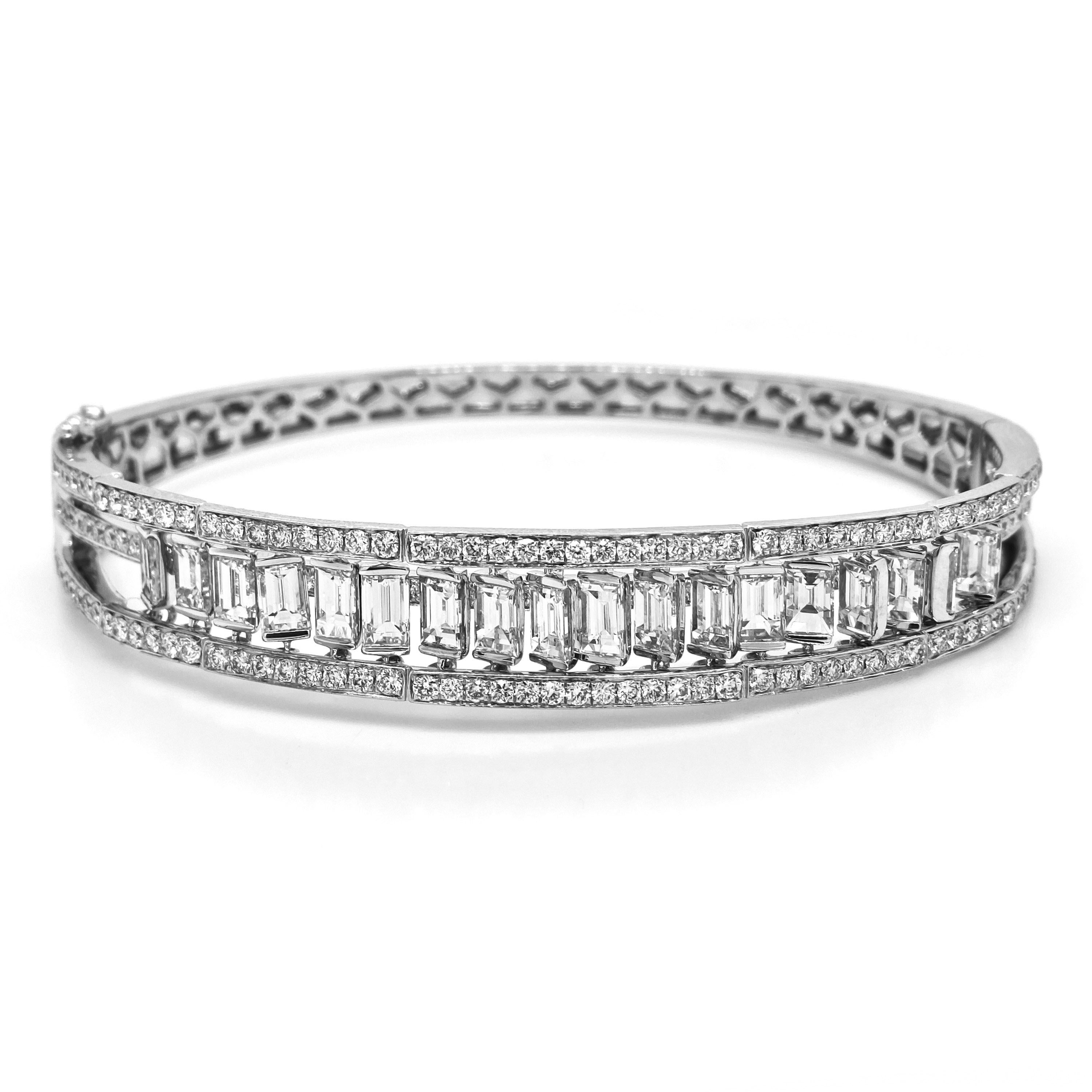 Brazalete de oro blanco y diamante blanco de 5,29 quilates en Nuevo estado para la venta en New York, NY