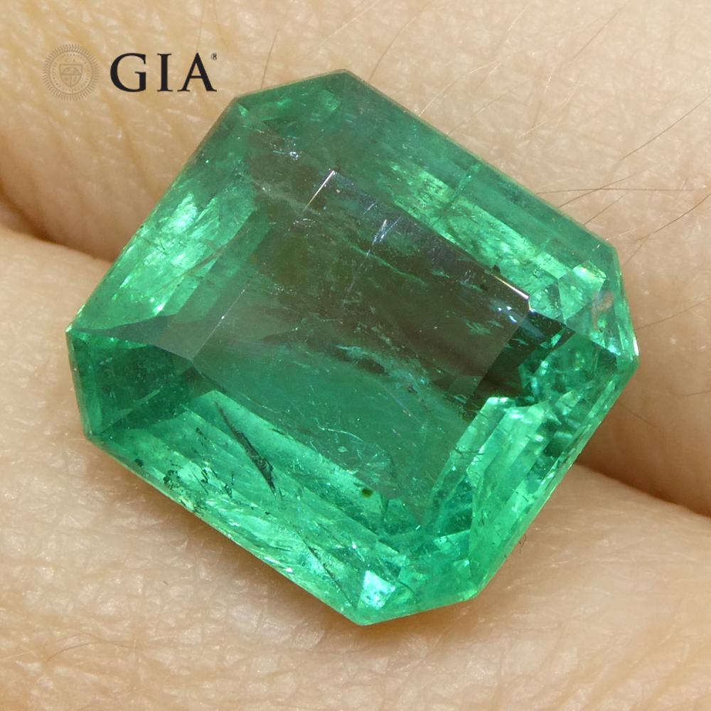 Émeraude verte octogonale/émeraude taille émeraude certifiée GIA (F2) de 5,29 carats Neuf - En vente à Toronto, Ontario