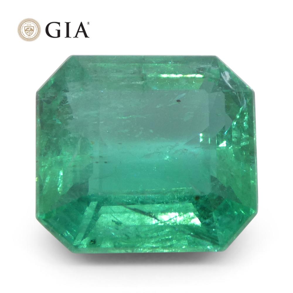 Il s'agit d'une superbe émeraude certifiée par la GIA. 


Le rapport de la GIA se lit comme suit :

Numéro de rapport GIA : 5234422073
Forme : Octogonale
Style de coupe : Coupe en escalier
Style de coupe : Couronne : 
Style de coupe : Pavillon : 
La