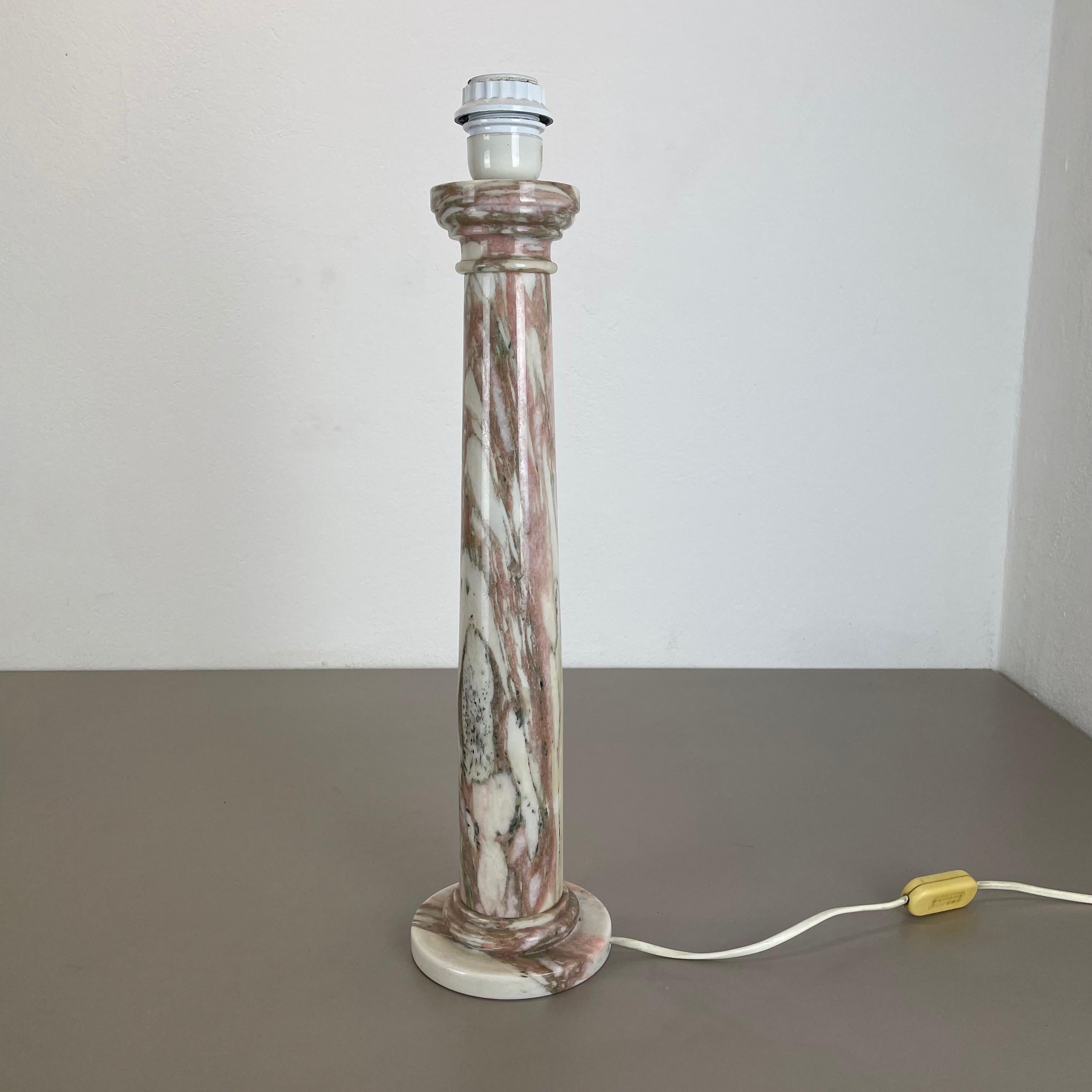 Vintage Hollywood Regency Onyx Marble Light Base Table Light, Italy, 1970s In Good Condition For Sale In Kirchlengern, DE