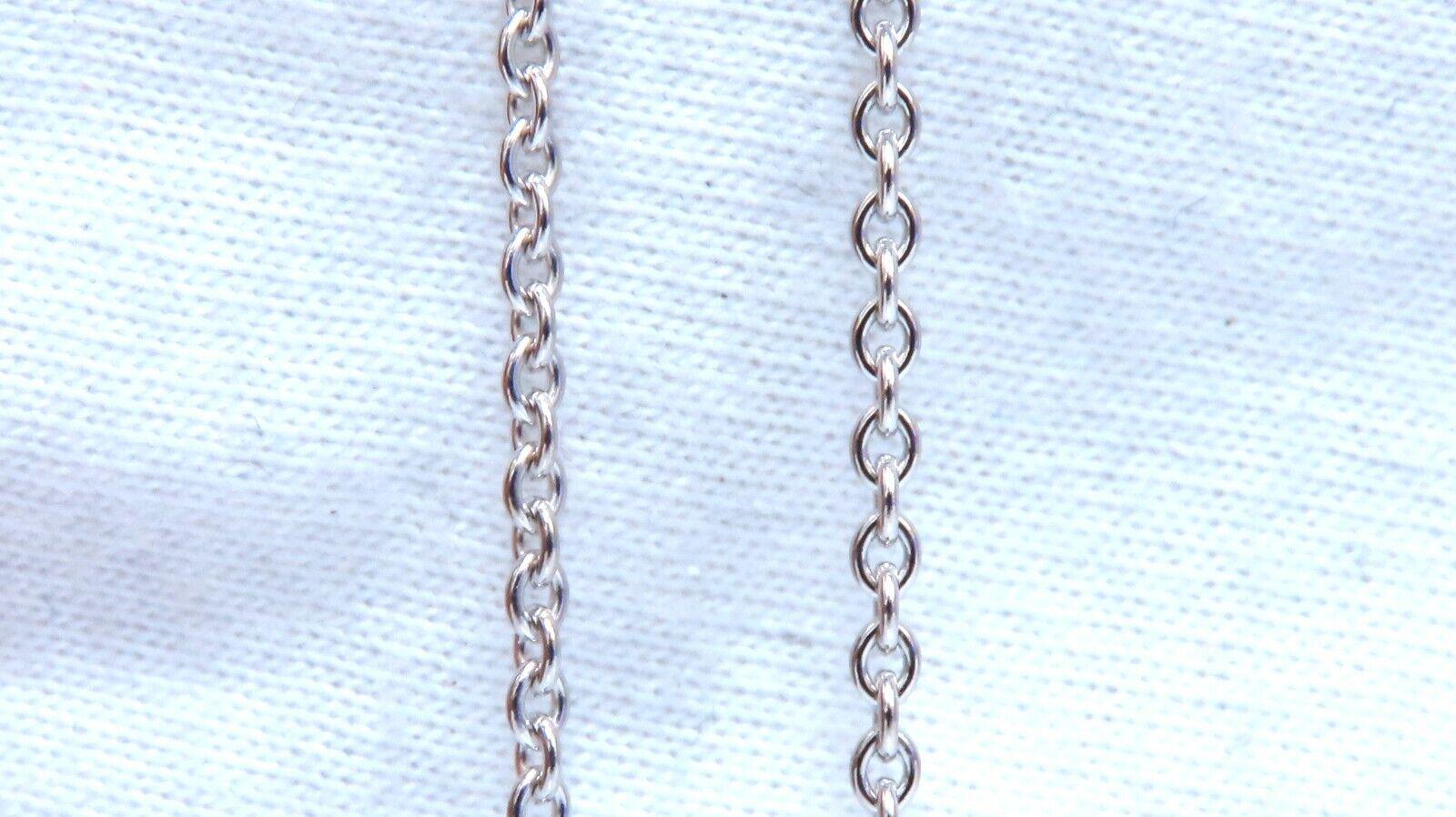 Liebt und funkelt.

.52ct. Herz-Halskette mit natürlichen Diamanten.
 Voller Schnitt und Brillant

G-Farbe, Vs-2 Klarheit

Abmessungen des Anhängers: 

8.5 x 9 mm

16 Zoll Halskette 

Insgesamt 4,8 Gramm

14kt. Weißgold.

Schätzung wird für