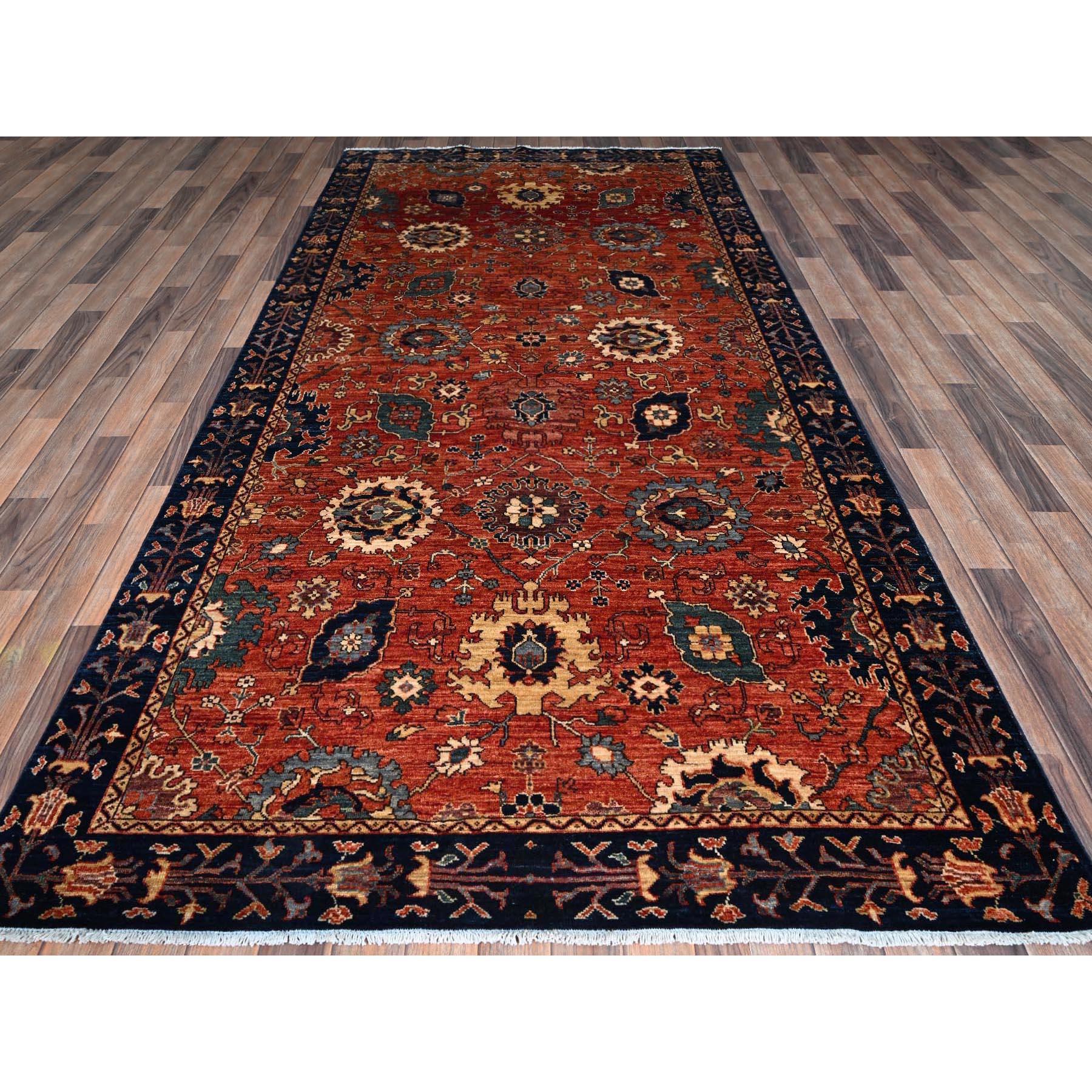 Coral Red, Northwest Persian with All Over Design, Aryana Grade, Vegetable Dyes, Soft Pile, High Mountain Wool, Hand Knotted, Densely Woven, Gallery Size, Extra Wide Runner, Oriental Rug
Matières premières : Laine
Latex : Pas de poils 
hauteur :