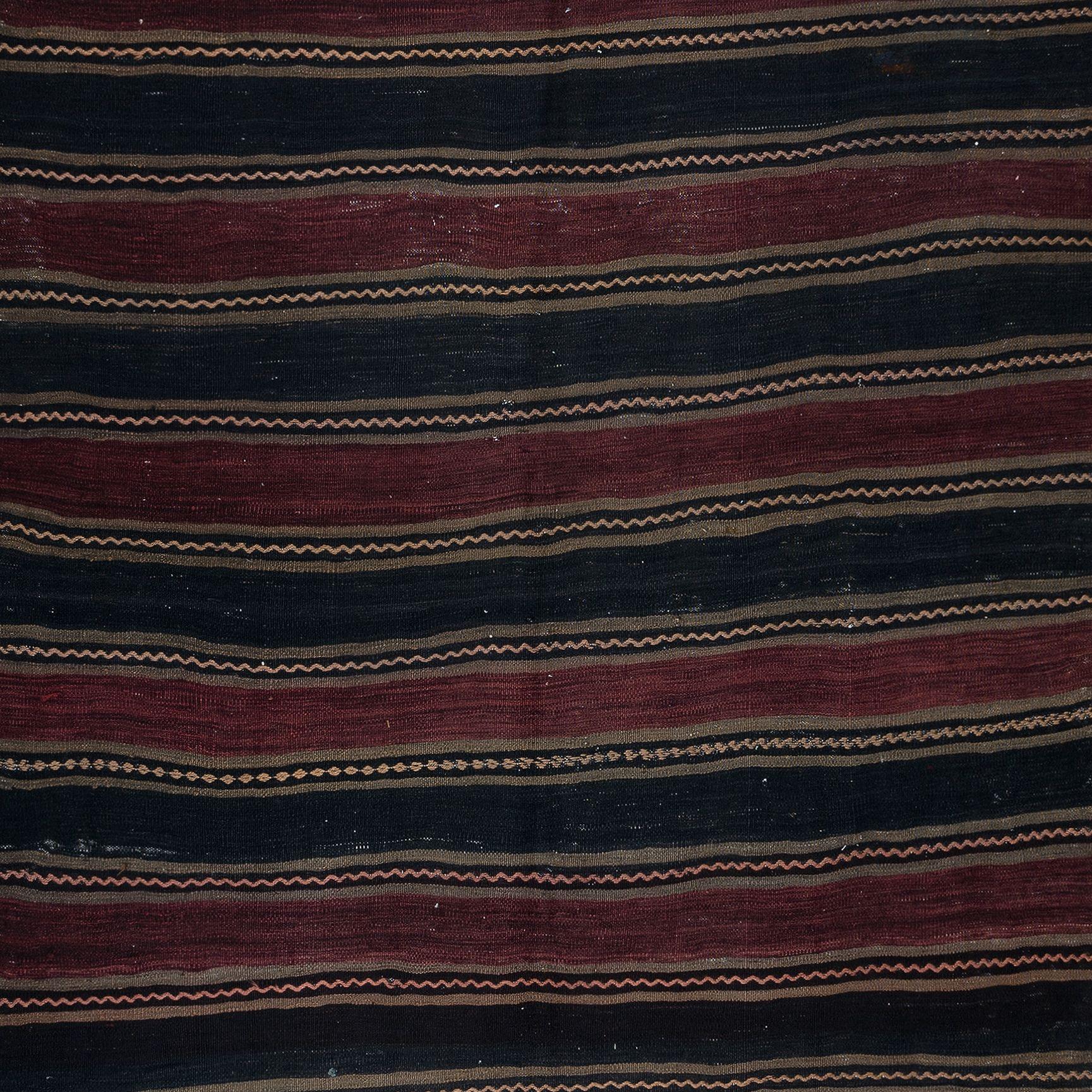 5.2x11 Ft Handgewebter gestreifter türkischer Kelim-Teppich, Flachgewebe Vintage Wollteppich im Zustand „Gut“ im Angebot in Spring Valley, NY