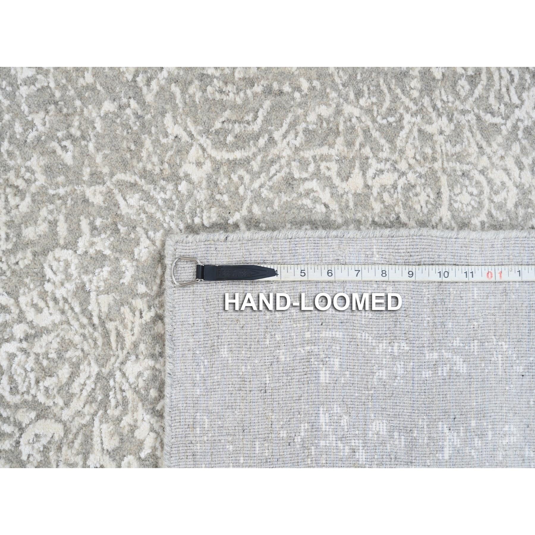 Tappeto rotondo Sarouk beige colorato in lana e seta Sari annodato a mano in vendita 1