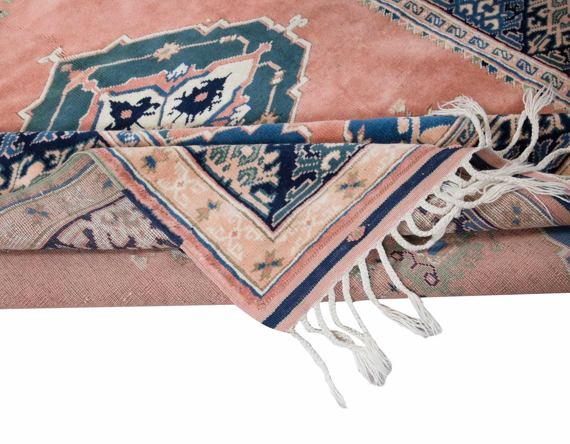 Moderner handgefertigter Wollteppich mit Medaillon, 5.2x6.7 Ft, moderner türkischer Teppich mit Fransen (Rustikal) im Angebot