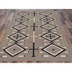 Tappeto in lana a trama piatta, tessuto a mano, con motivo geometrico in stile sud-occidentale, colore marrone kaki, 157 x 213 cm