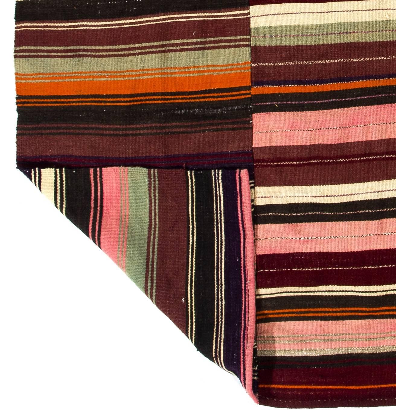 Metà XX secolo 5x8.3 Ft Tessuto a mano in lana turca vintage a trama piatta & Kilim Rug in vendita