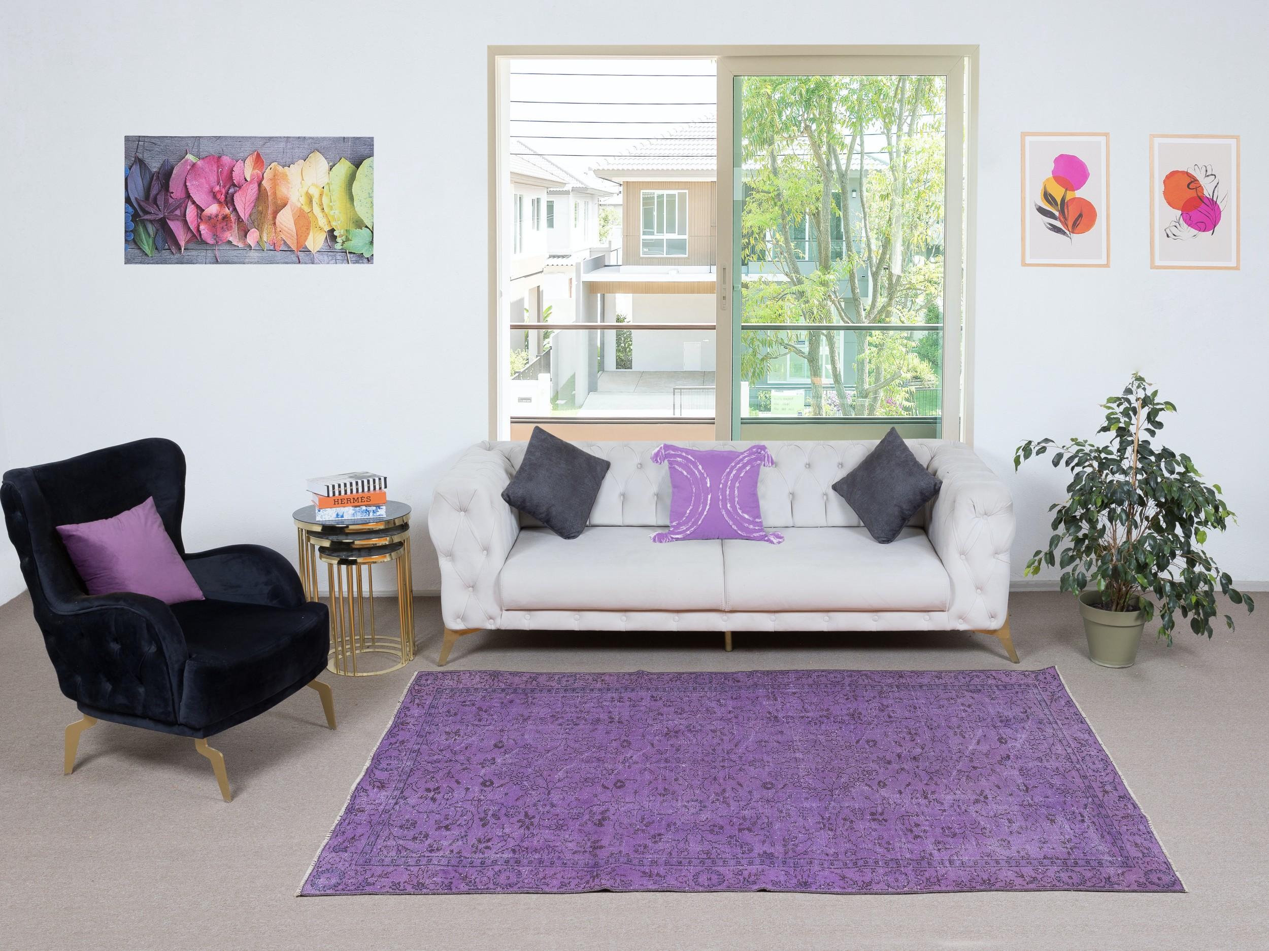 Nos tapis surteints sont tous des pièces vintage nouées à la main qui sont recréées dans notre atelier pour répondre à un plus large éventail de choix de décoration intérieure, du moderne au côtier, de l'industriel au rustique/cottage. Ces tapis