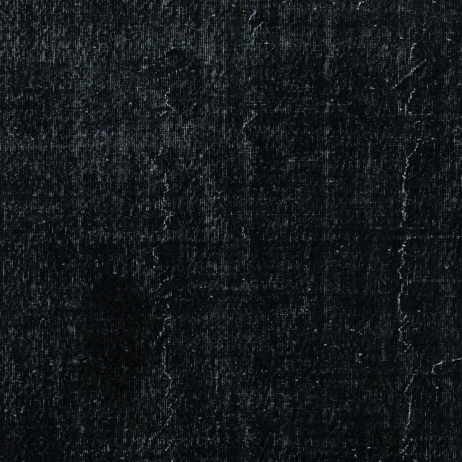 Der 5.2x8.6 Ft schlichte schwarze Farbteppich, handgeknüpft und handgewebt in der Türkei (Handgeknüpft) im Angebot