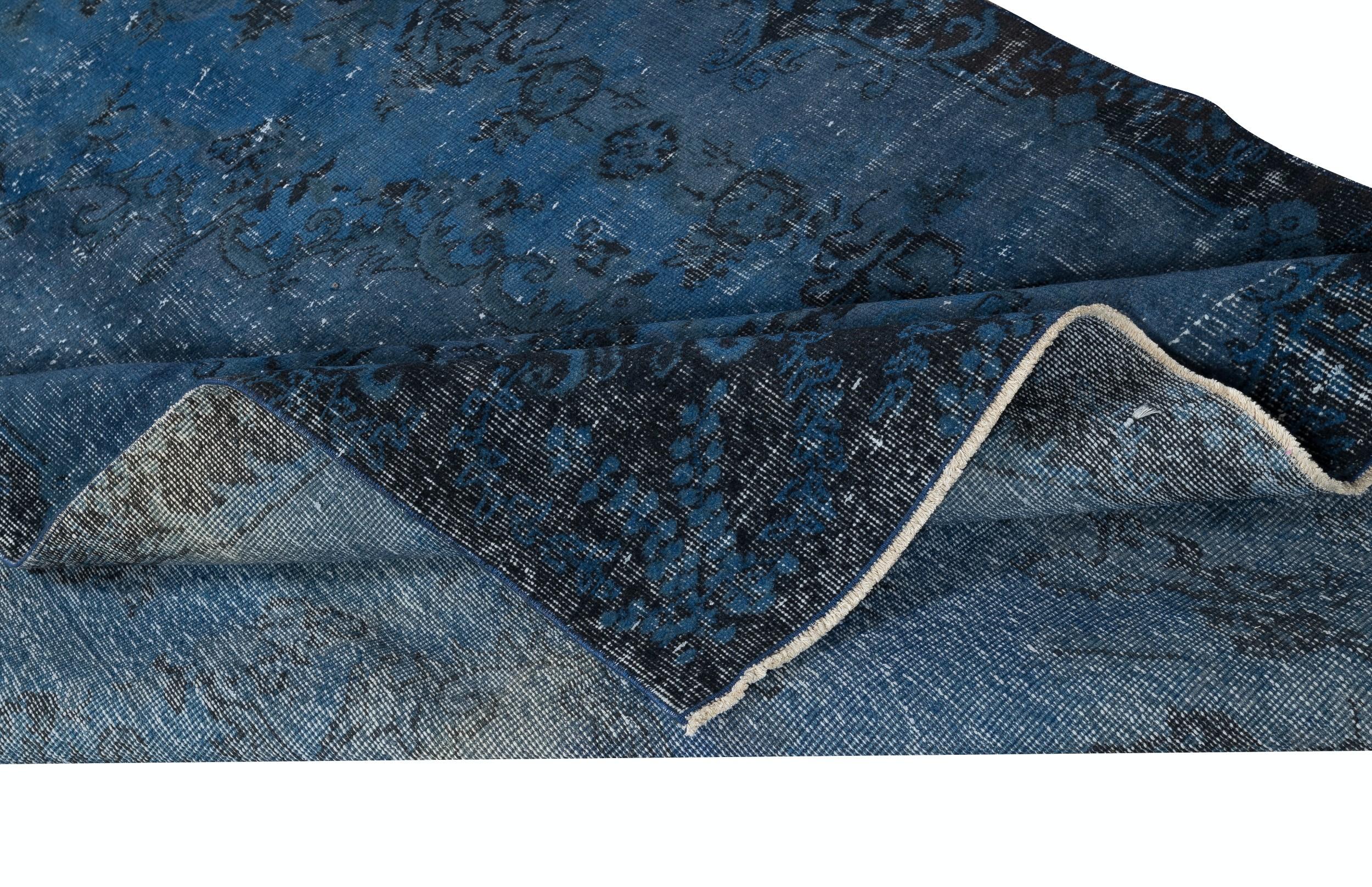 Moderne 5.2x8.7 Ft Blue Area Rug for Contemporary Interiors, Handmade in Turkey (Tapis de sol bleu pour intérieurs contemporains, fabriqué à la main) en vente