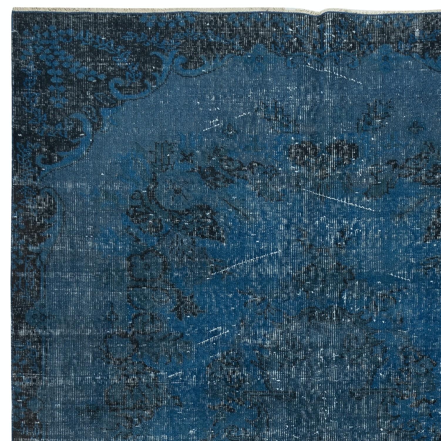 Turc 5.2x8.7 Ft Blue Area Rug for Contemporary Interiors, Handmade in Turkey (Tapis de sol bleu pour intérieurs contemporains, fabriqué à la main) en vente