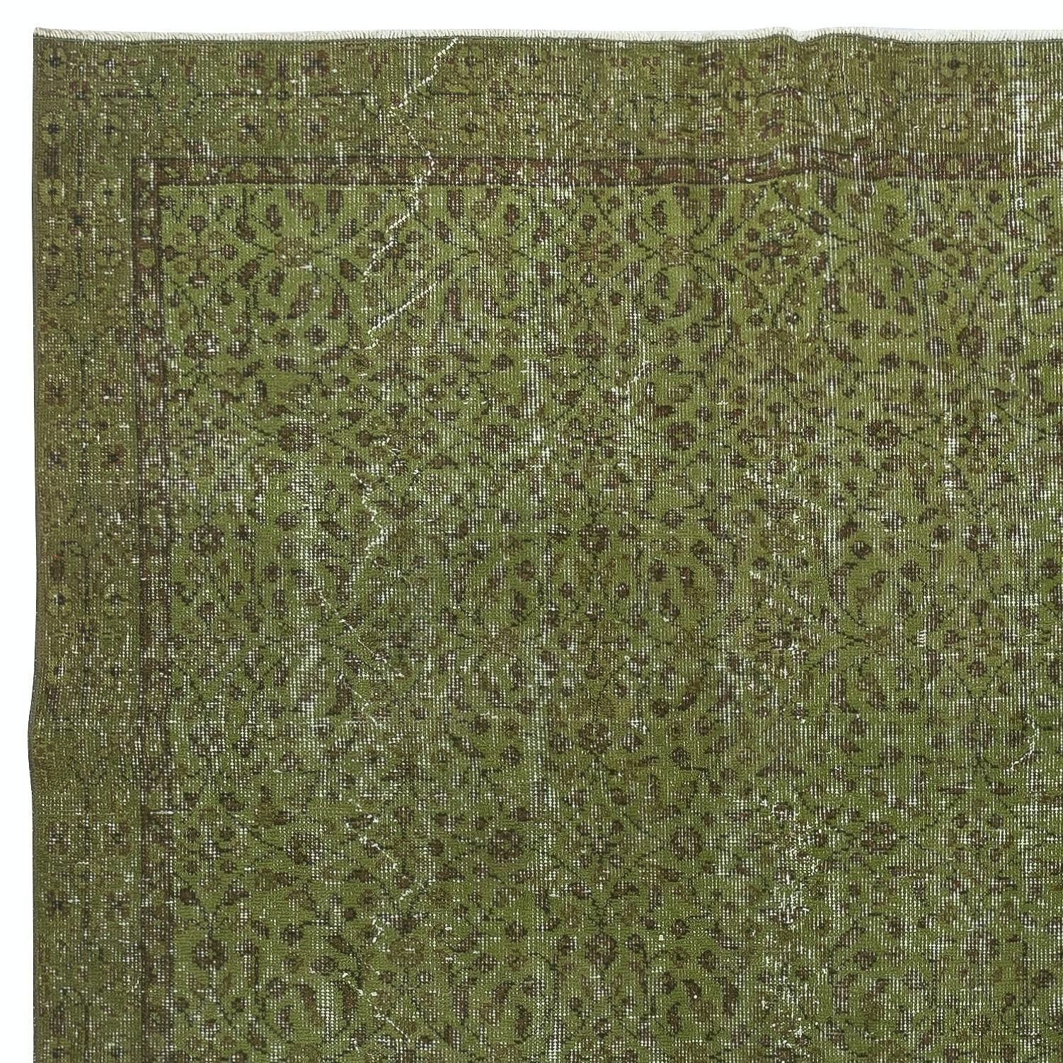 5.2x8.7 Ft Modern Handmade Floral Patterned Turkish Wool Area Rug in Green Color In Good Condition For Sale In Spring Valley, NY
