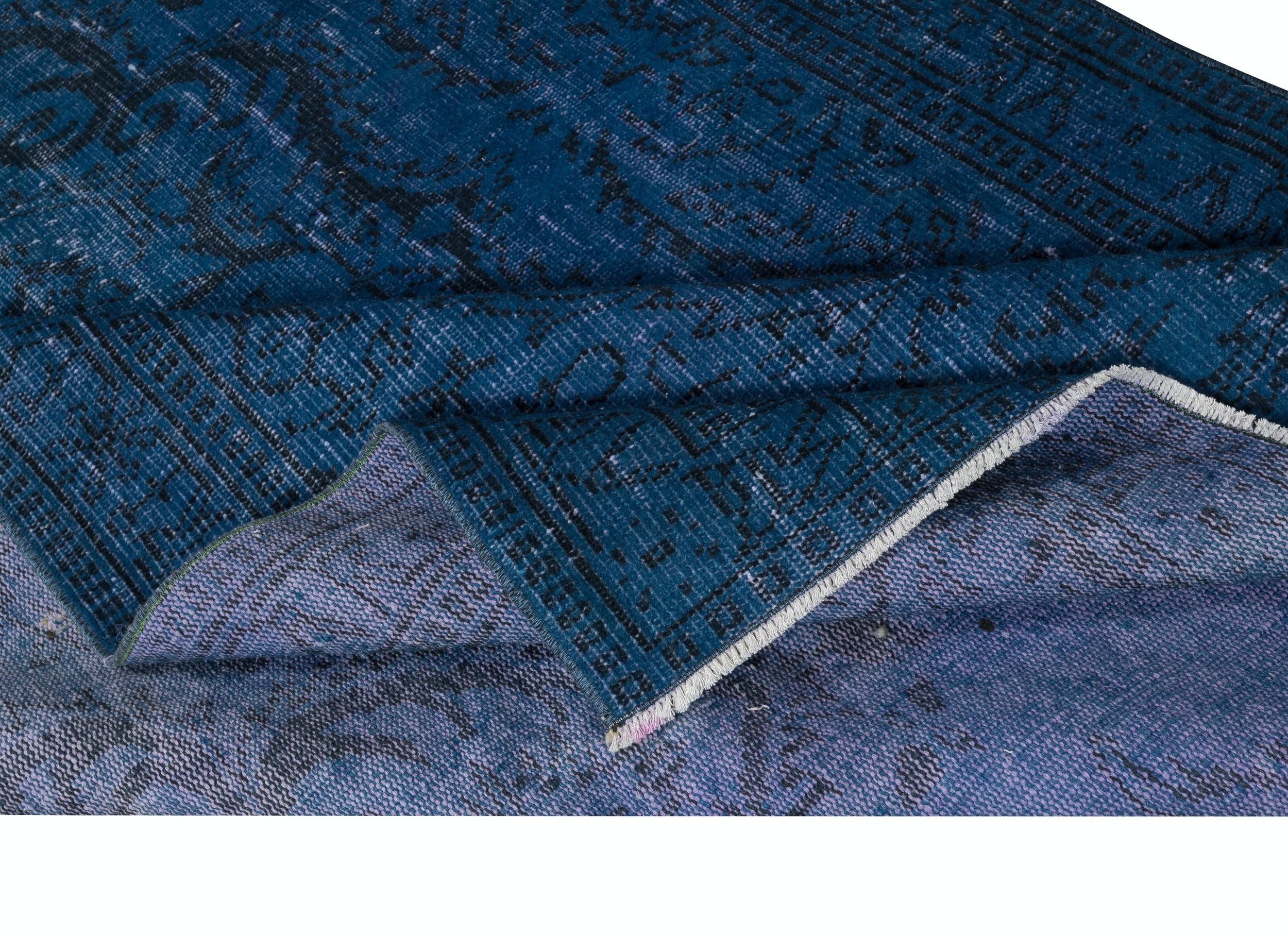 Moderno Tappeto Shabby Chic Vintage fatto a mano in turco tinto in blu 5.2x8.7 Ft in vendita