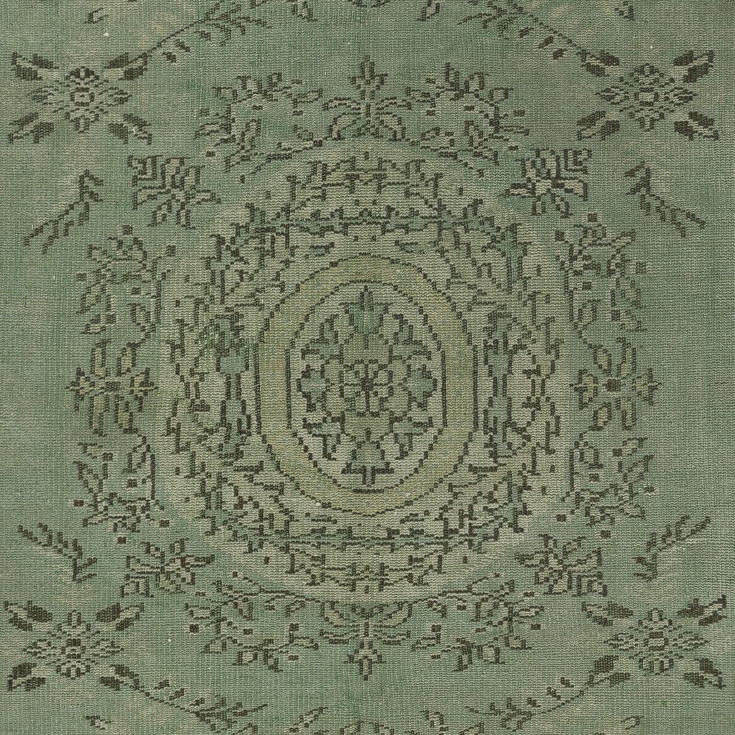 Alfombra anudada a mano Vintage de 1,5 x 1,8 m teñida en verde para interiores modernos Anudado a mano en venta