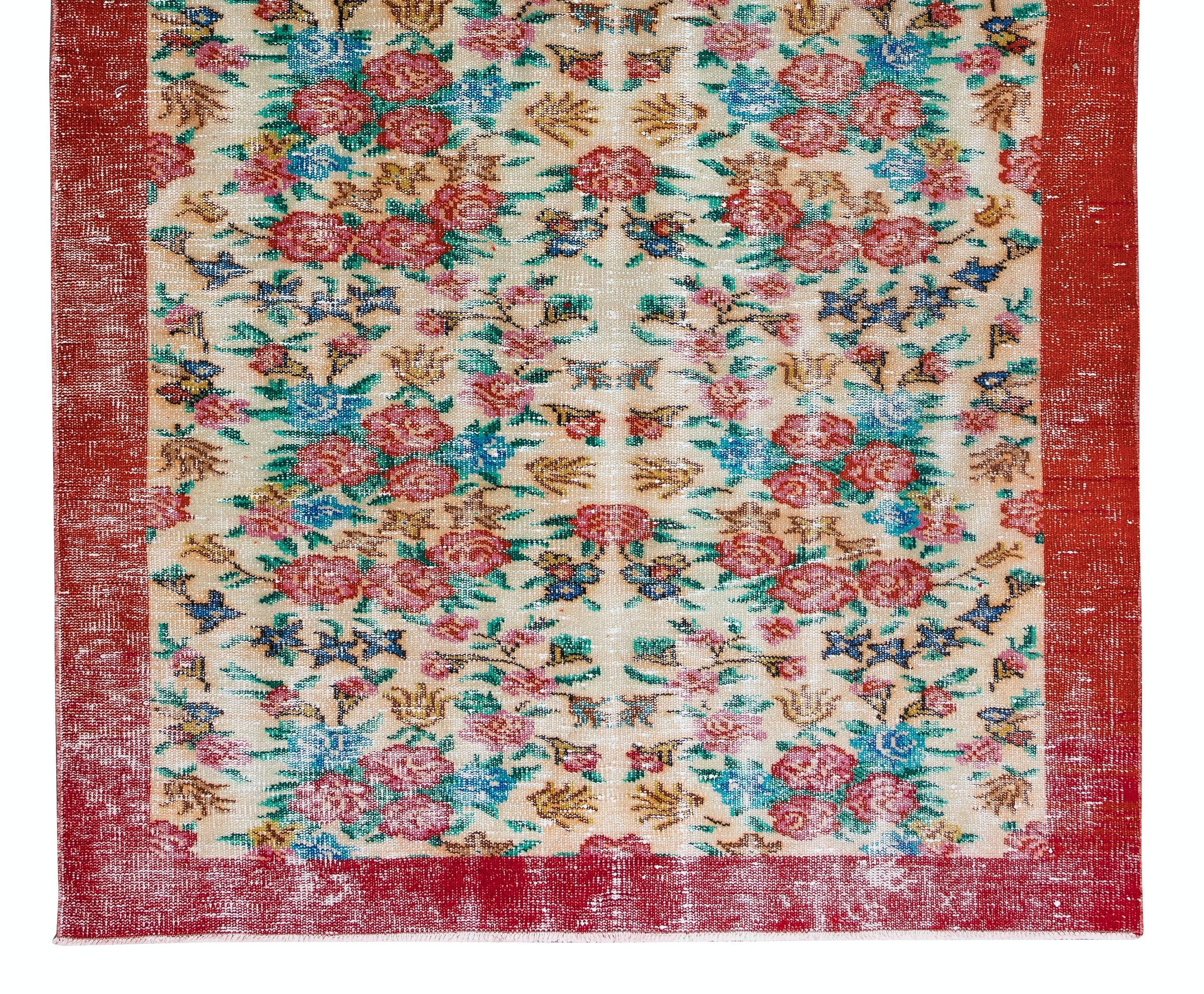 5.2x8.8 Ft Authentic Vintage Handmade Floral Turkish Area Rug for Office & Home In Good Condition For Sale In Philadelphia, PA
