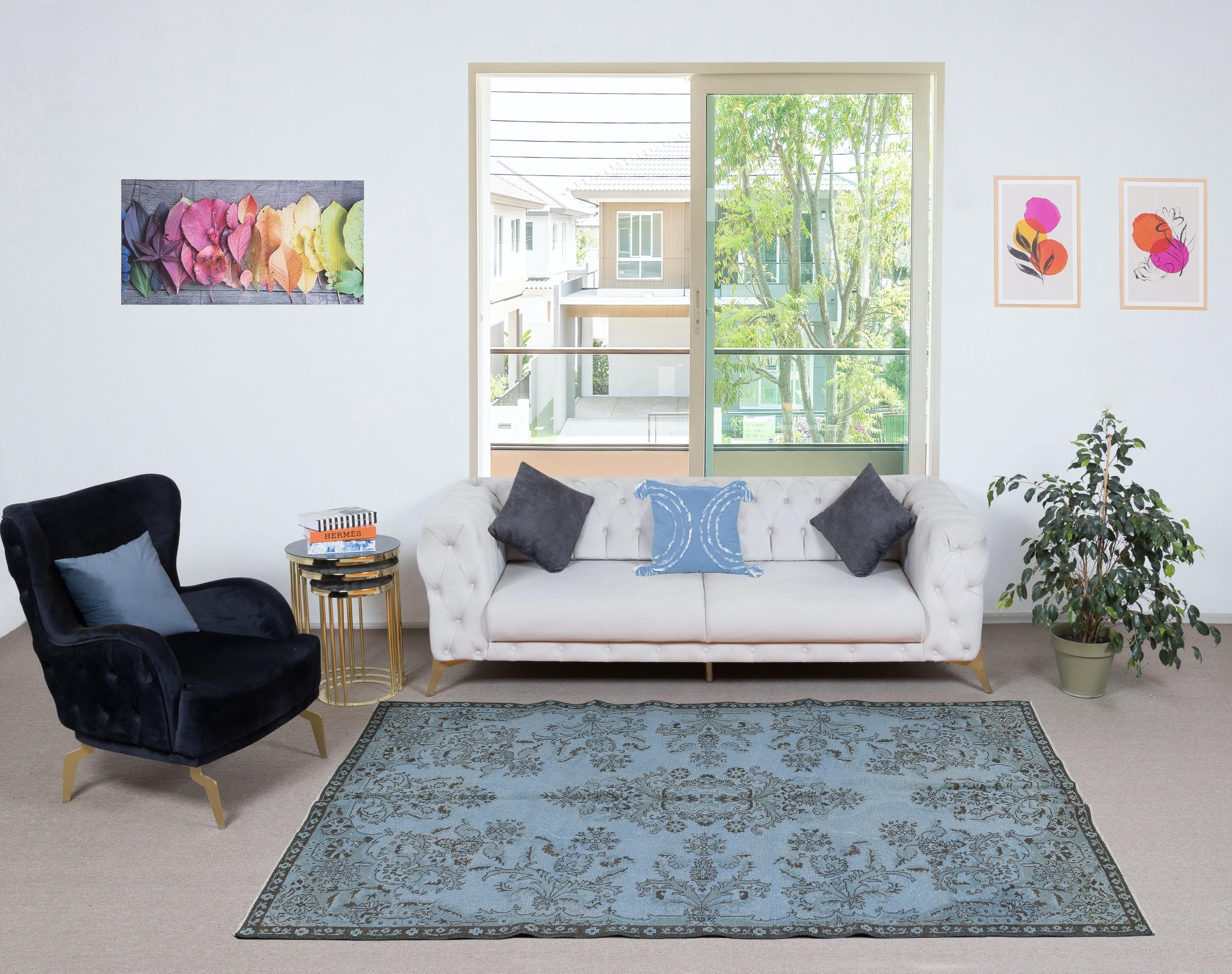 Nos tapis surteints sont tous des pièces vintage nouées à la main qui sont recréées dans notre atelier pour répondre à un plus large éventail de choix de décoration intérieure, du moderne au côtier, de l'industriel au rustique/cottage. Ces tapis