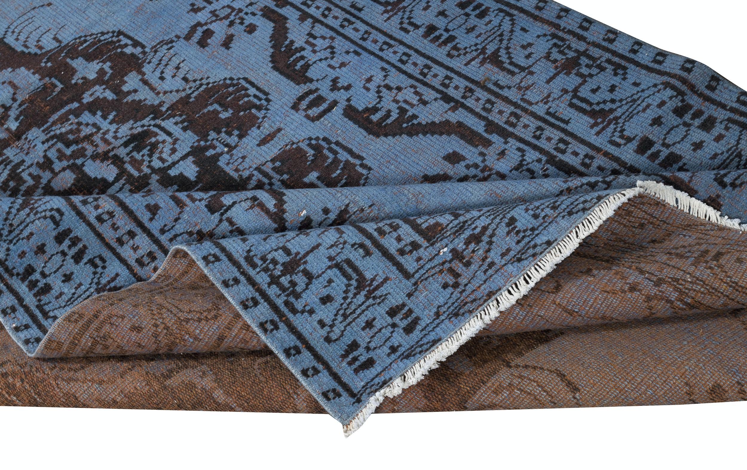 5.2x8.8 Ft Contemporary Handmade Turkish Area Rug in Blau. Bodenbelag aus Wolle (Moderne) im Angebot