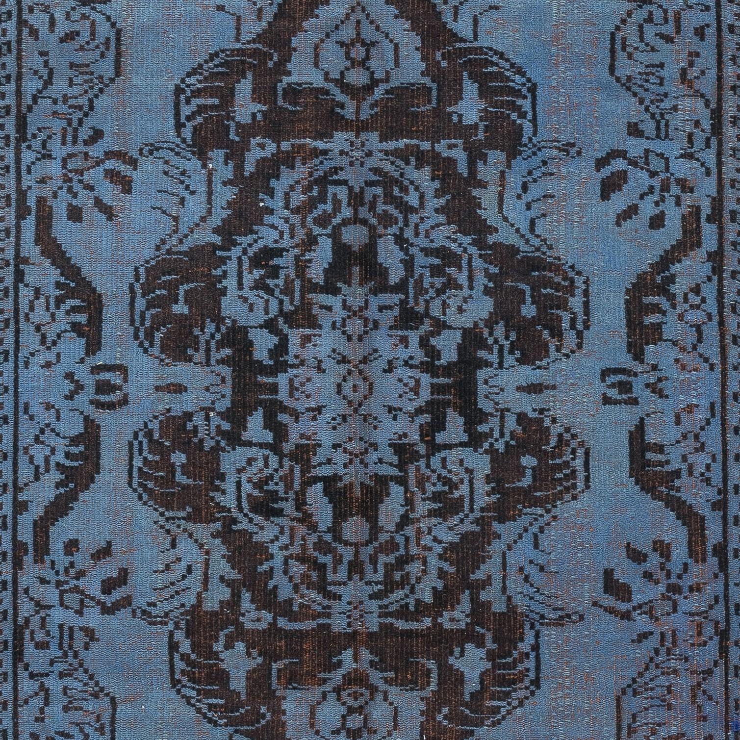 5.2x8.8 Ft Contemporary Handmade Turkish Area Rug in Blau. Bodenbelag aus Wolle (Handgeknüpft) im Angebot