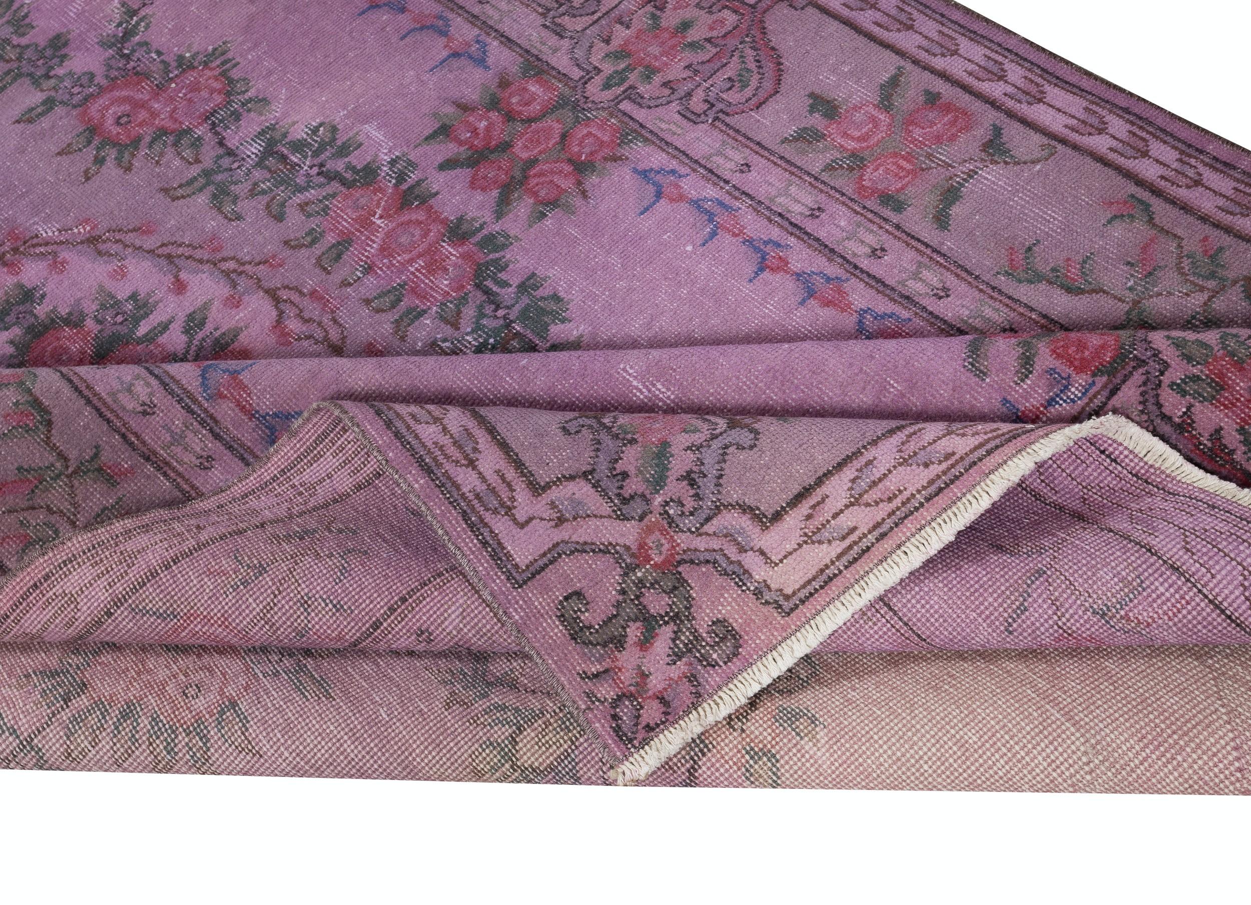 Moderno Tappeto d'area turco a mano con motivo a rose, 5,2x9 piedi, in colore Levander in vendita