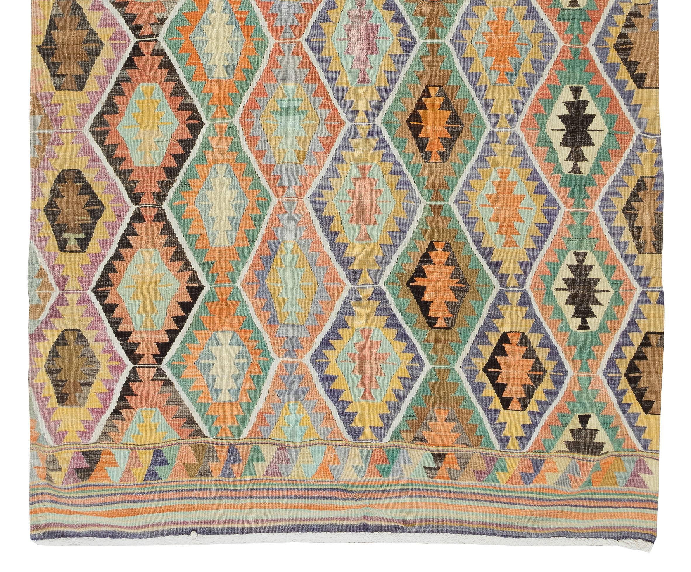 5.2x9 Ft Geometric Vintage Handmade Wool Kilim, Flat-Weave Carpet, Anatolian Rug In Good Condition For Sale In Philadelphia, PA