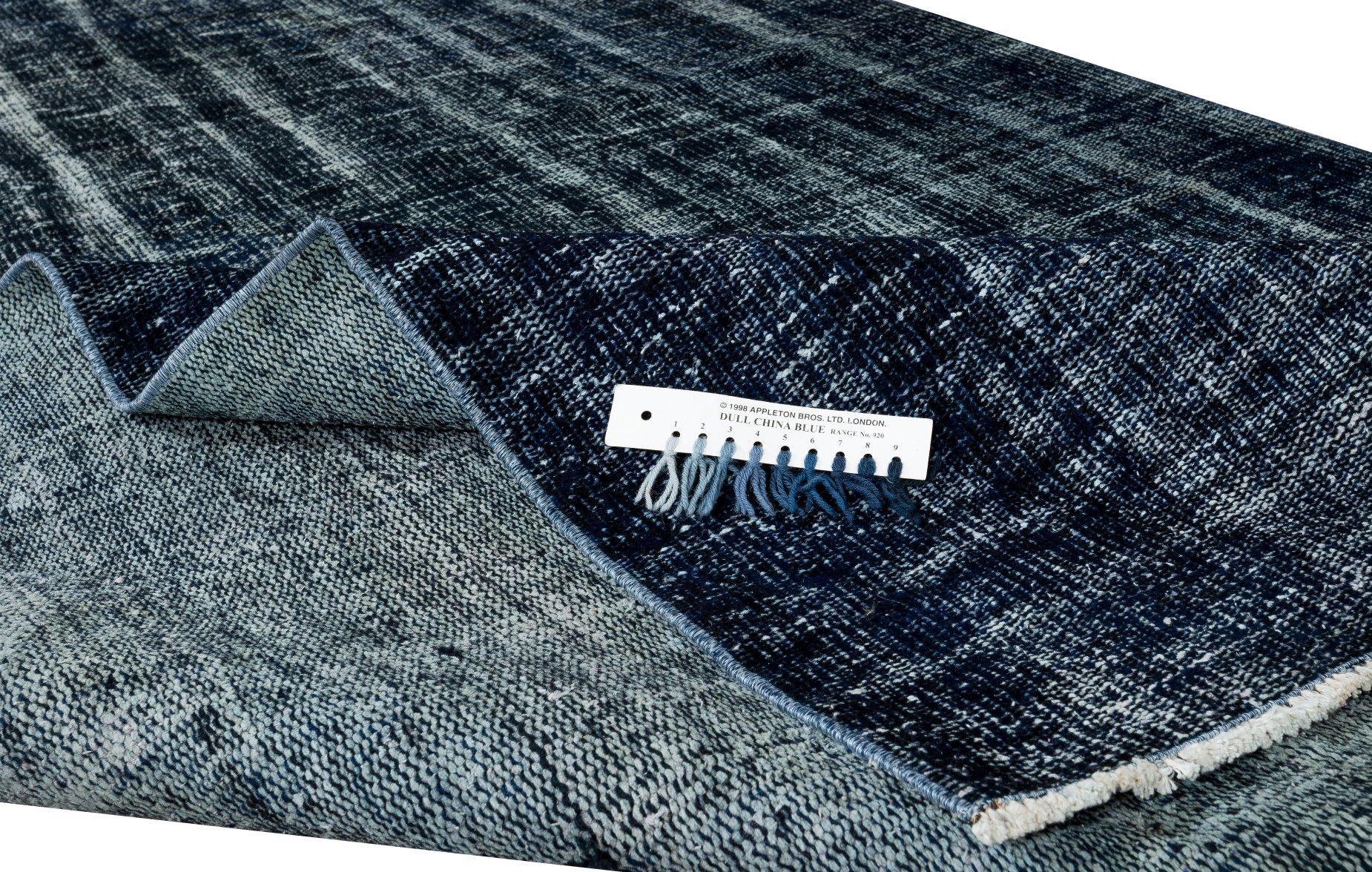 5.2x9 Ft Türkischer Vintage Wollteppich in Marineblau, Moderner handgeknüpfter Flächenteppich (Handgeknüpft) im Angebot