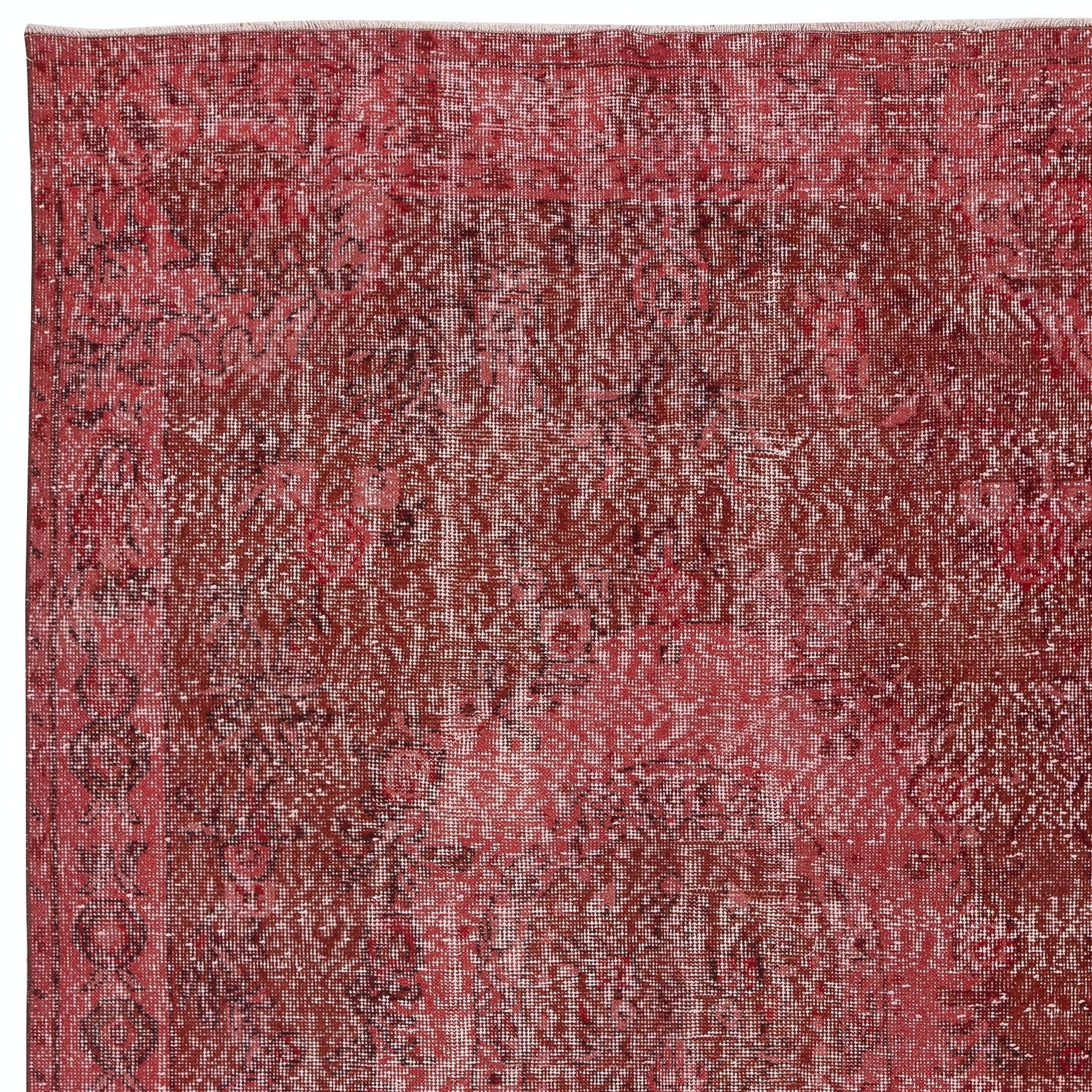 5.2x9 Ft Vintage Handmade Türkischer Teppich Overdyed in Rot für moderne Interieurs im Zustand „Gut“ im Angebot in Spring Valley, NY