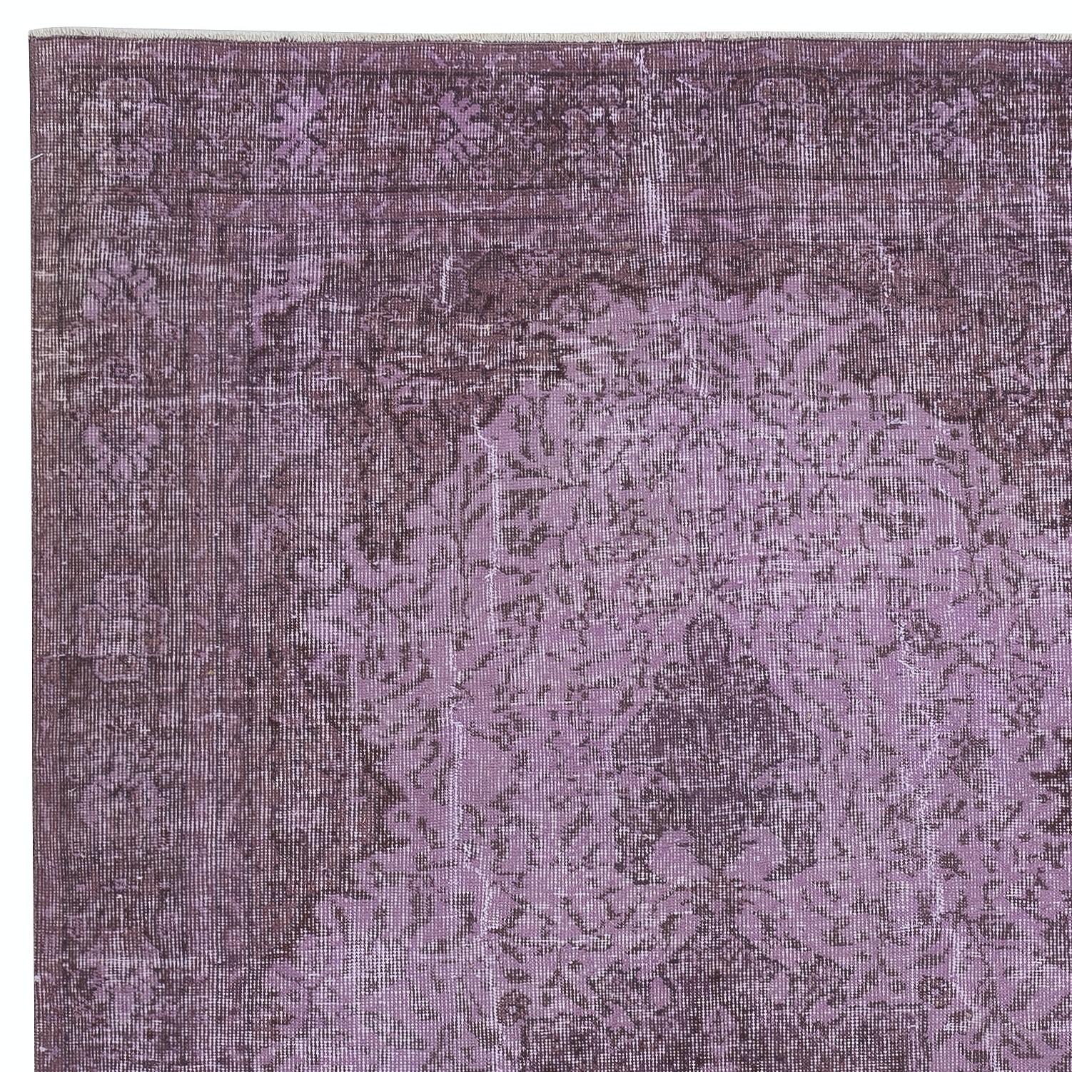 Turco Tappeto vintage turco 5.2x9 Ft tinto in viola per interni moderni in vendita