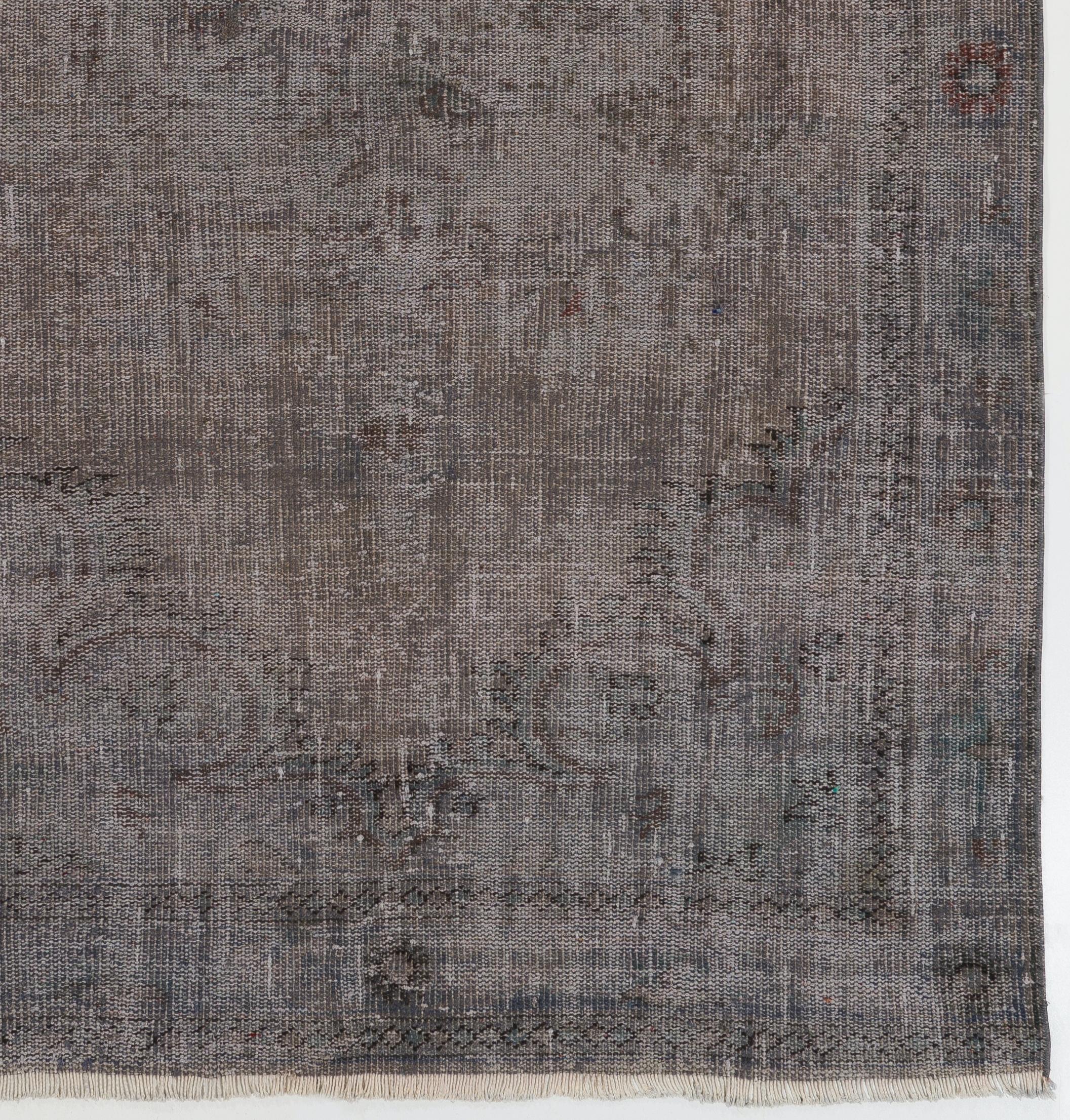Modern Handmade Shabby Chic Area Rug in Gray, Mid20th Century Turkish Carpet For Sale