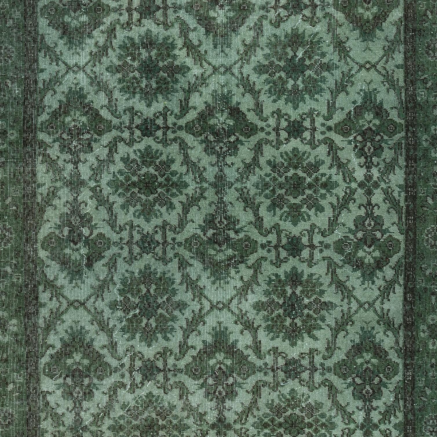 5.2x9.3 Ft Contemporary Handmade Floral Pattern Turkish Area Rug in Green Color In Good Condition For Sale In Spring Valley, NY