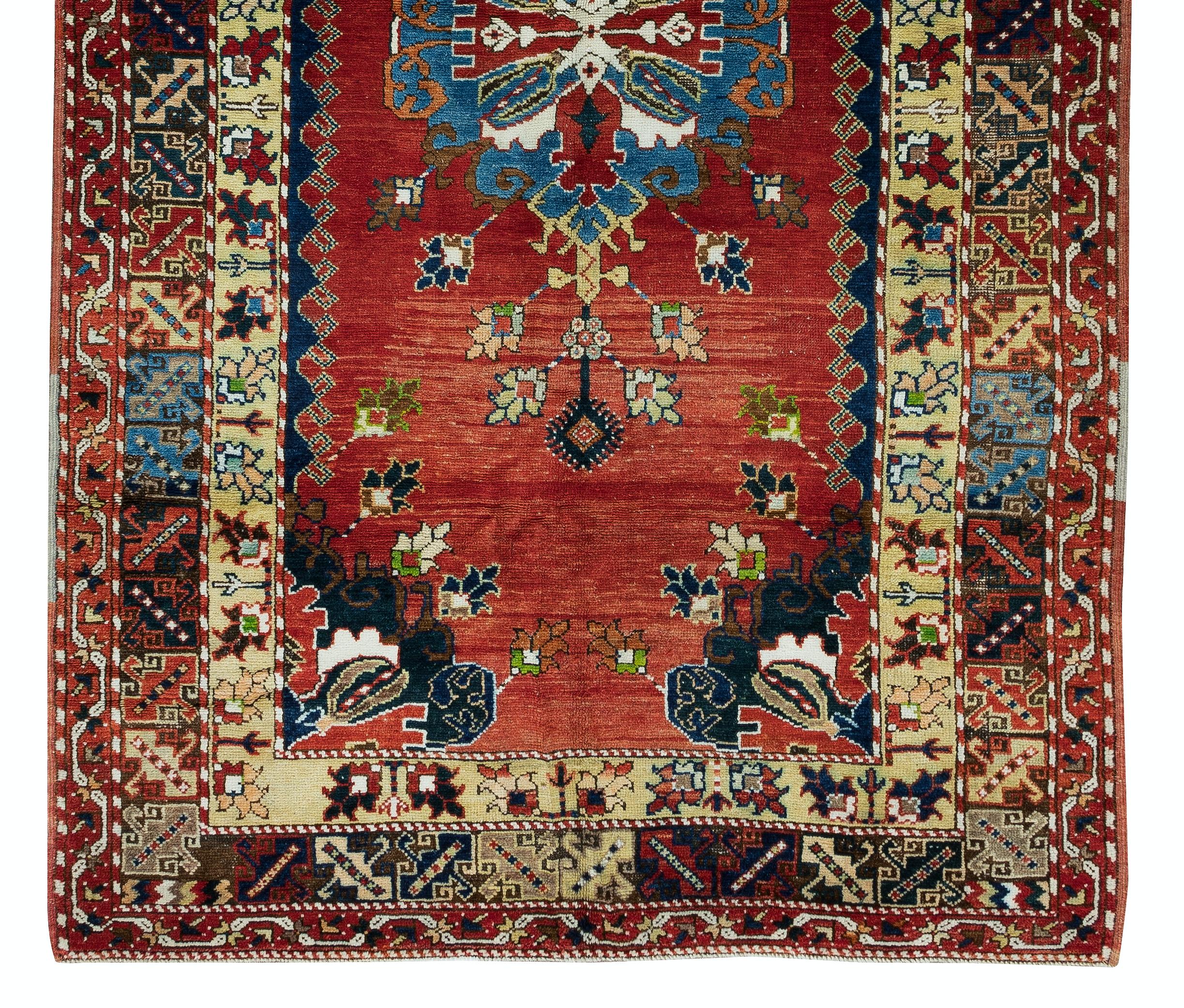 Handgefertigter türkischer Orientteppich im Vintage-Stil mit Medaillon-Design, 5.2x9,3 Ft, aus Wolle (Handgeknüpft) im Angebot