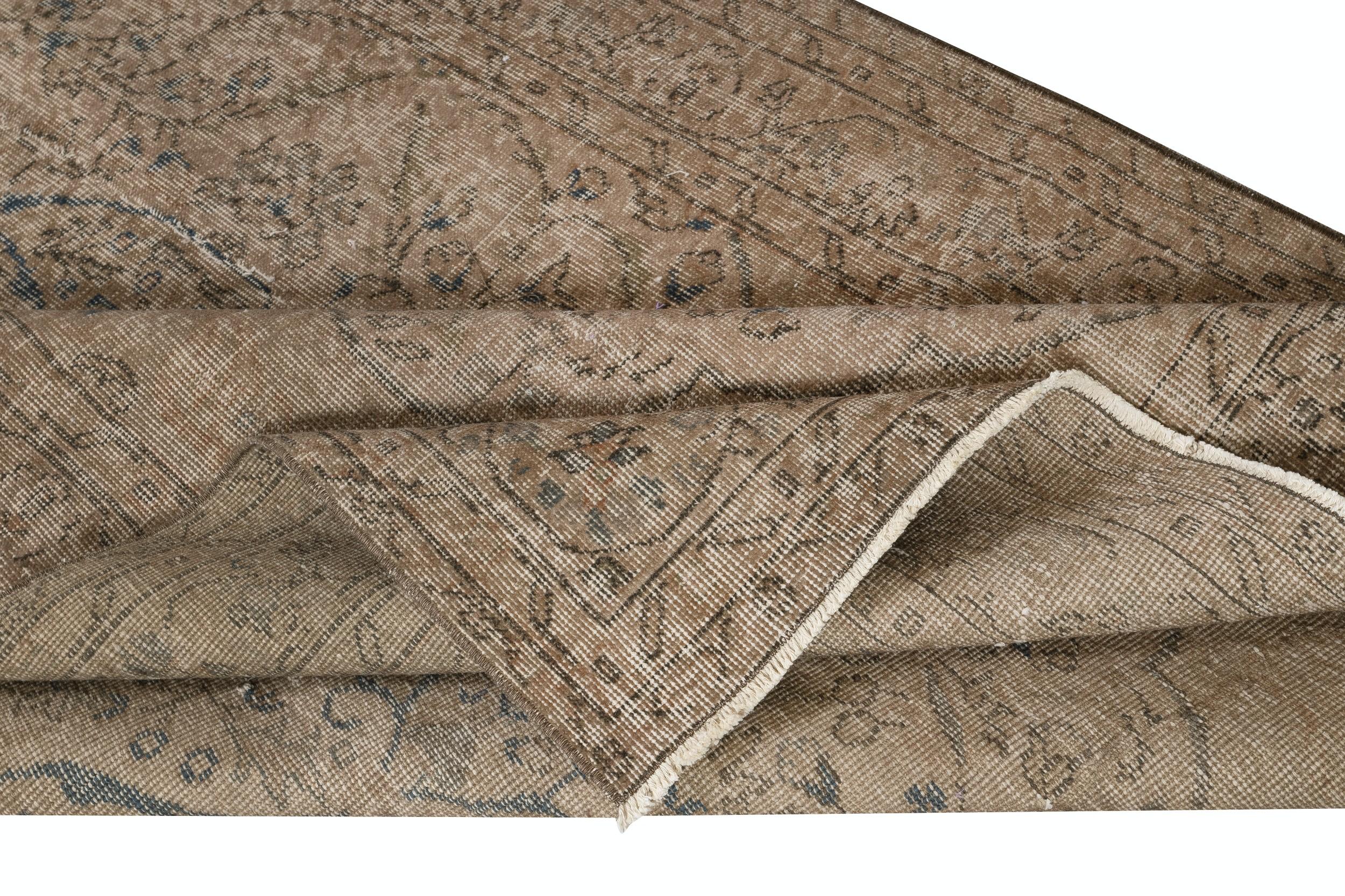 5.2x9.4 Ft Contemporary Handknotted Area Rug. Brown Farbe Türkisch Bodenbelag (Moderne) im Angebot