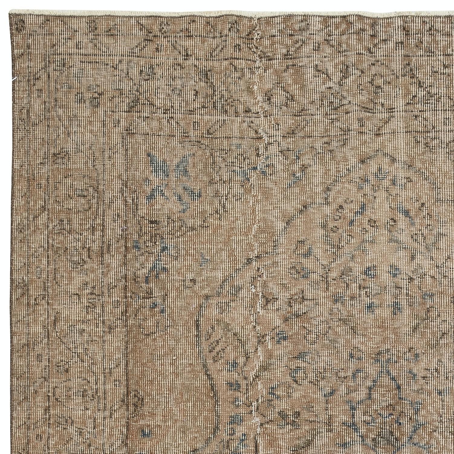 5.2x9.4 Ft Contemporary Handknotted Area Rug. Brown Farbe Türkisch Bodenbelag (Handgeknüpft) im Angebot