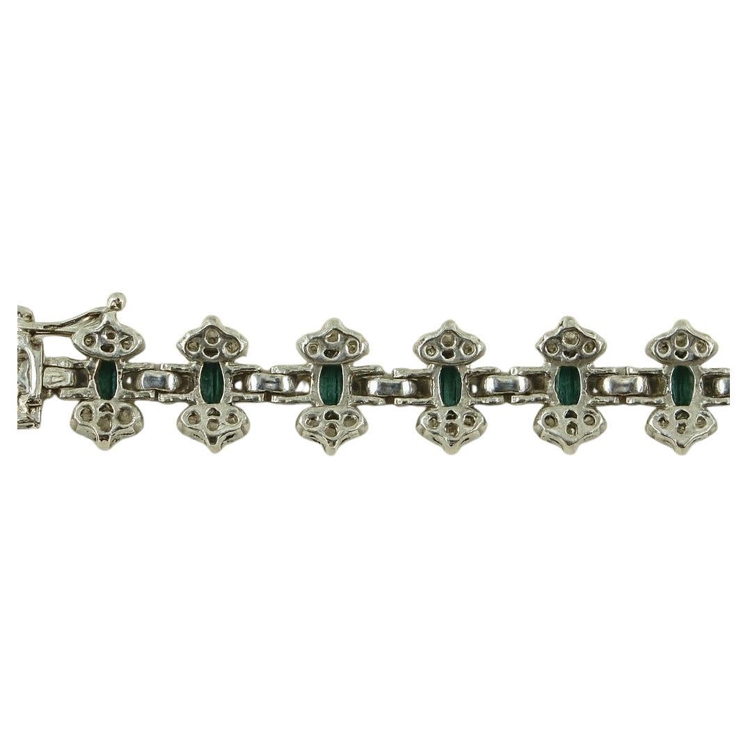 Collana a pettorina in oro bianco 18 carati con diamante da 29,0 carati e smeraldo colombiano da 24,0 carati

In offerta c'è una magnifica collana vintage a pettorina, magistralmente realizzata in oro bianco 18 carati e incastonata con una serie