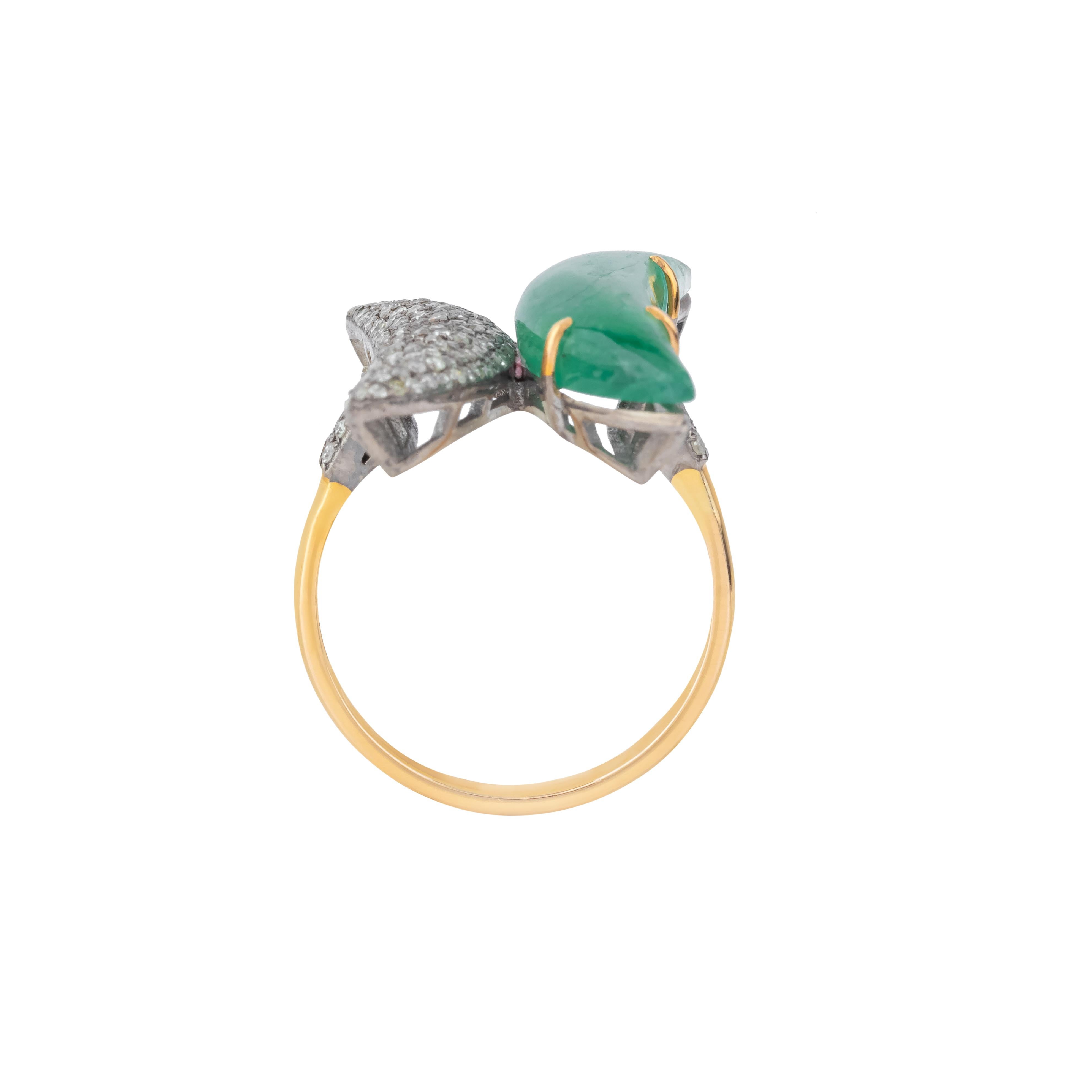 Round Cut 5.3 Carat Diamond and Emerald Fashion Ring For Sale