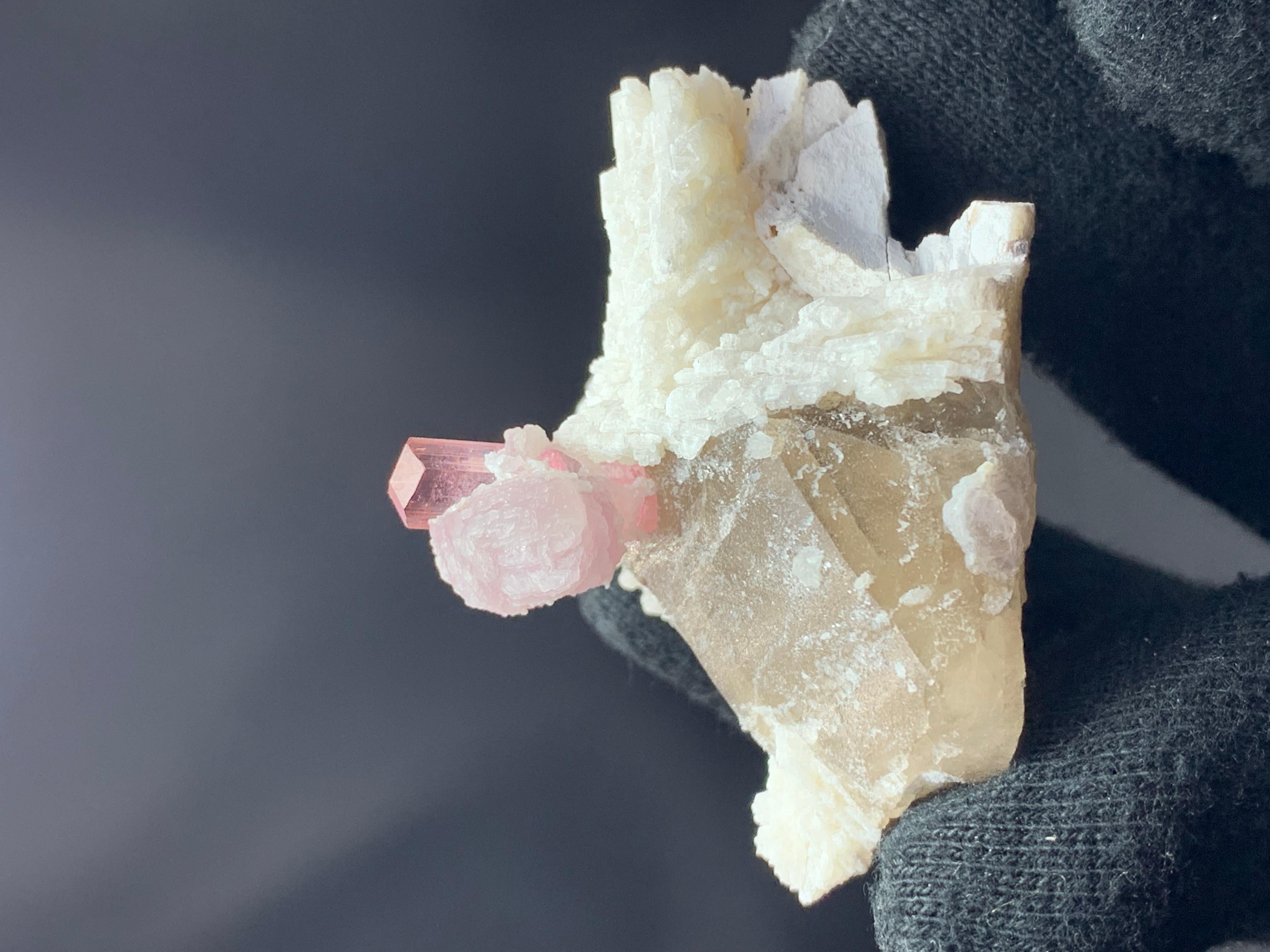 53 Grams Pink Tourmaline With Lepidolite On Smoky Quartz From Afghanistan In Excellent Condition For Sale In Peshawar, PK