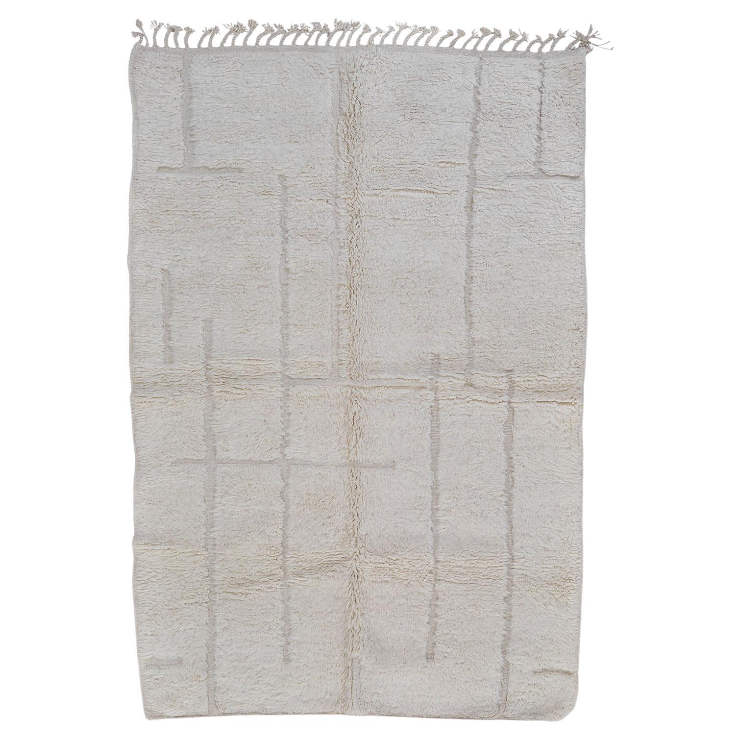 5’3” x 7’10” Foxglove Ivory Handmade Moroccan Wool Beni Ouarain Rug