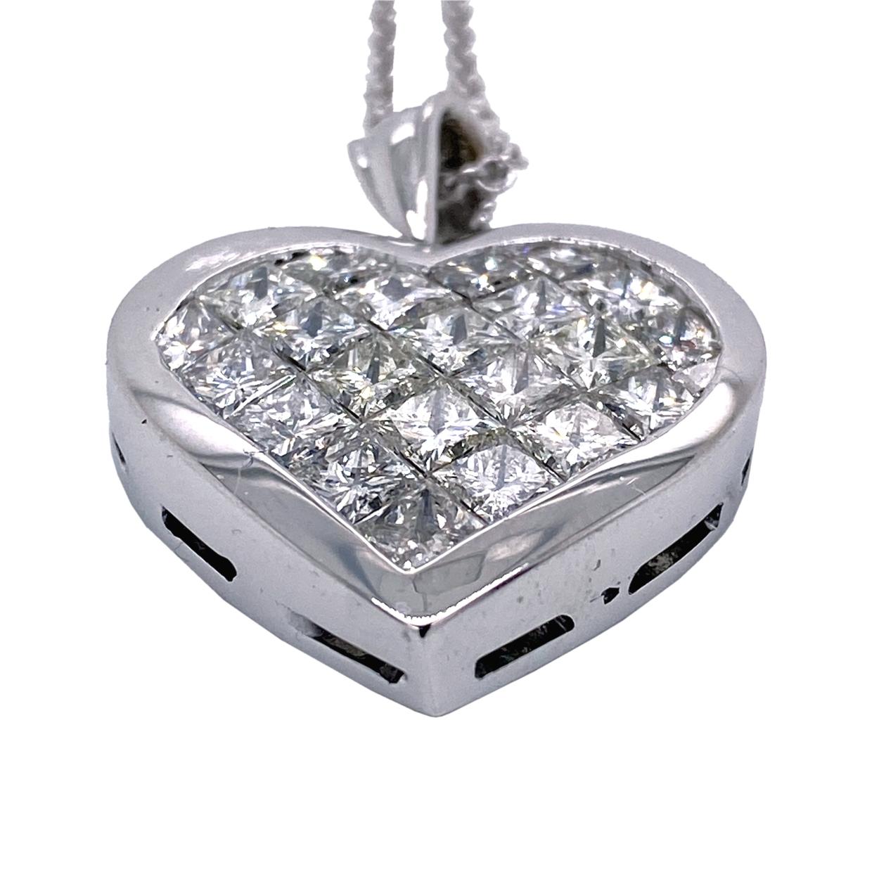 Contemporary 5.30 Carat Diamond 14 Karat Gold Hearts Pendant Necklace For Sale