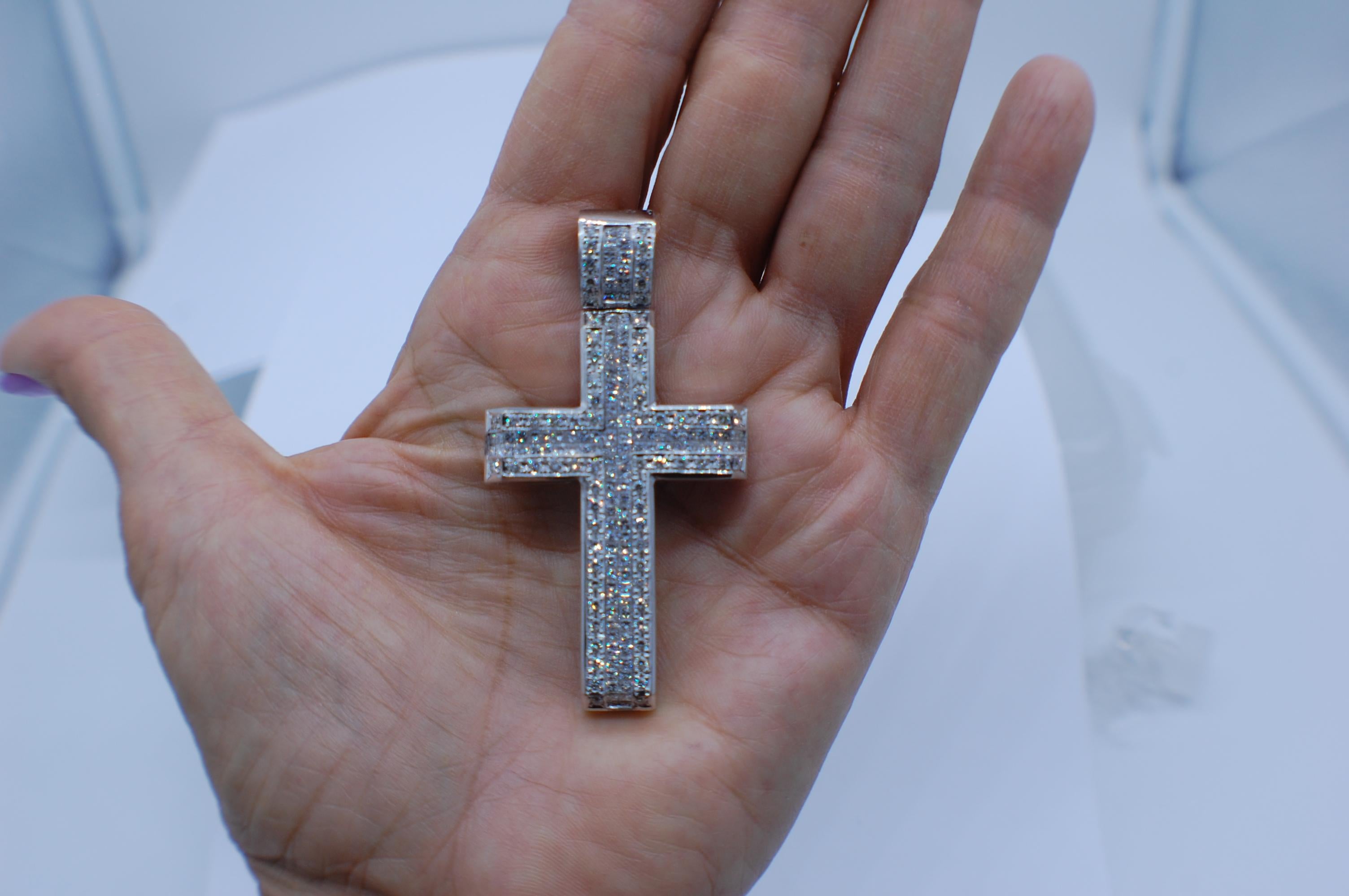 Women's or Men's 7ct Carat Diamond Cross Pendant 18 Karat, VS F/G Quality Sparkle For Sale