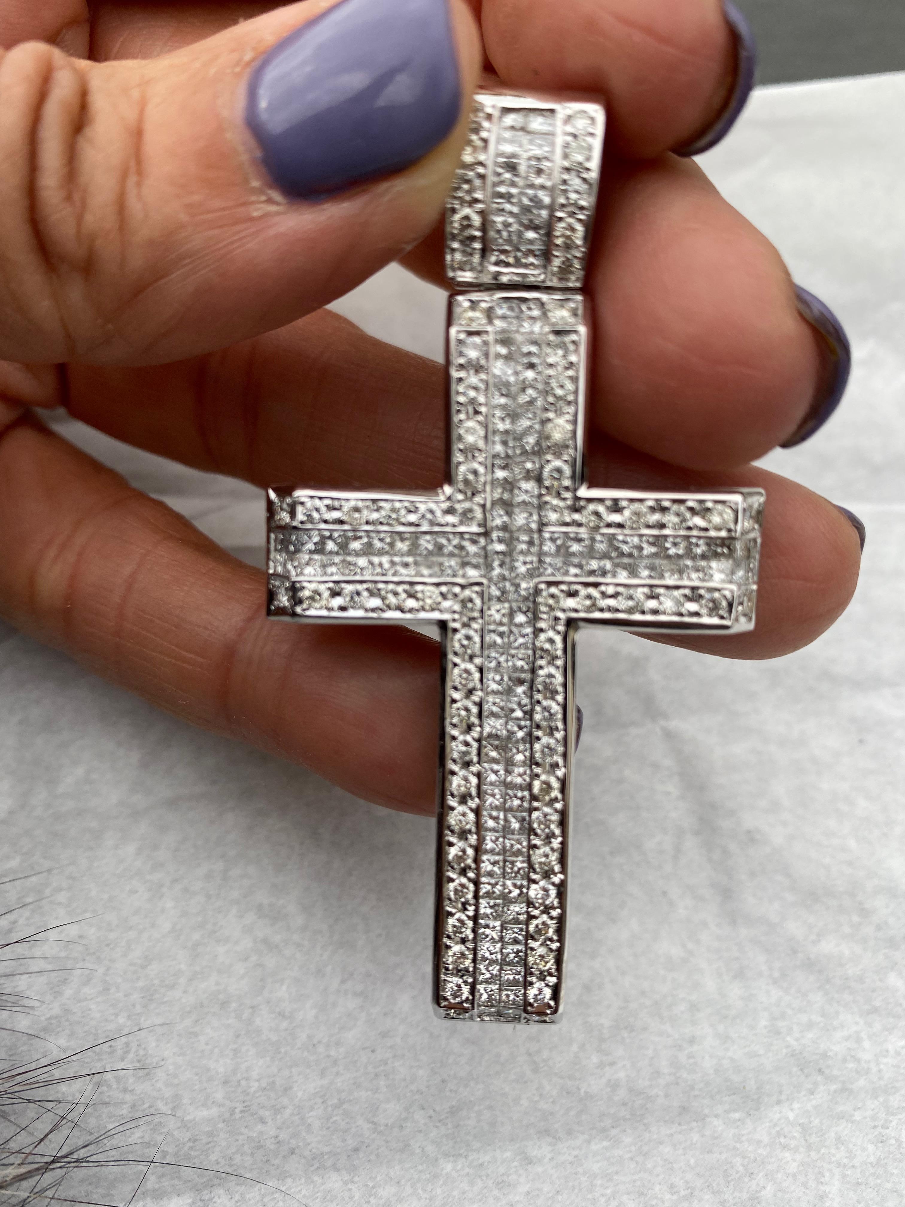 7ct Carat Diamond Cross Pendant 18 Karat, VS F/G Quality Sparkle For Sale 3