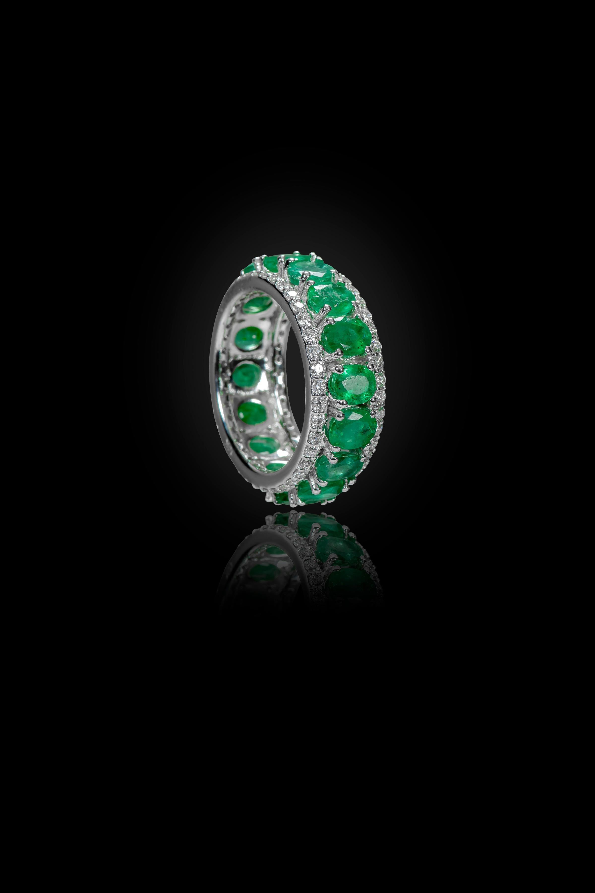 5.30 Carat Emerald and Diamond Ring Band in Victorian Style For Sale 3