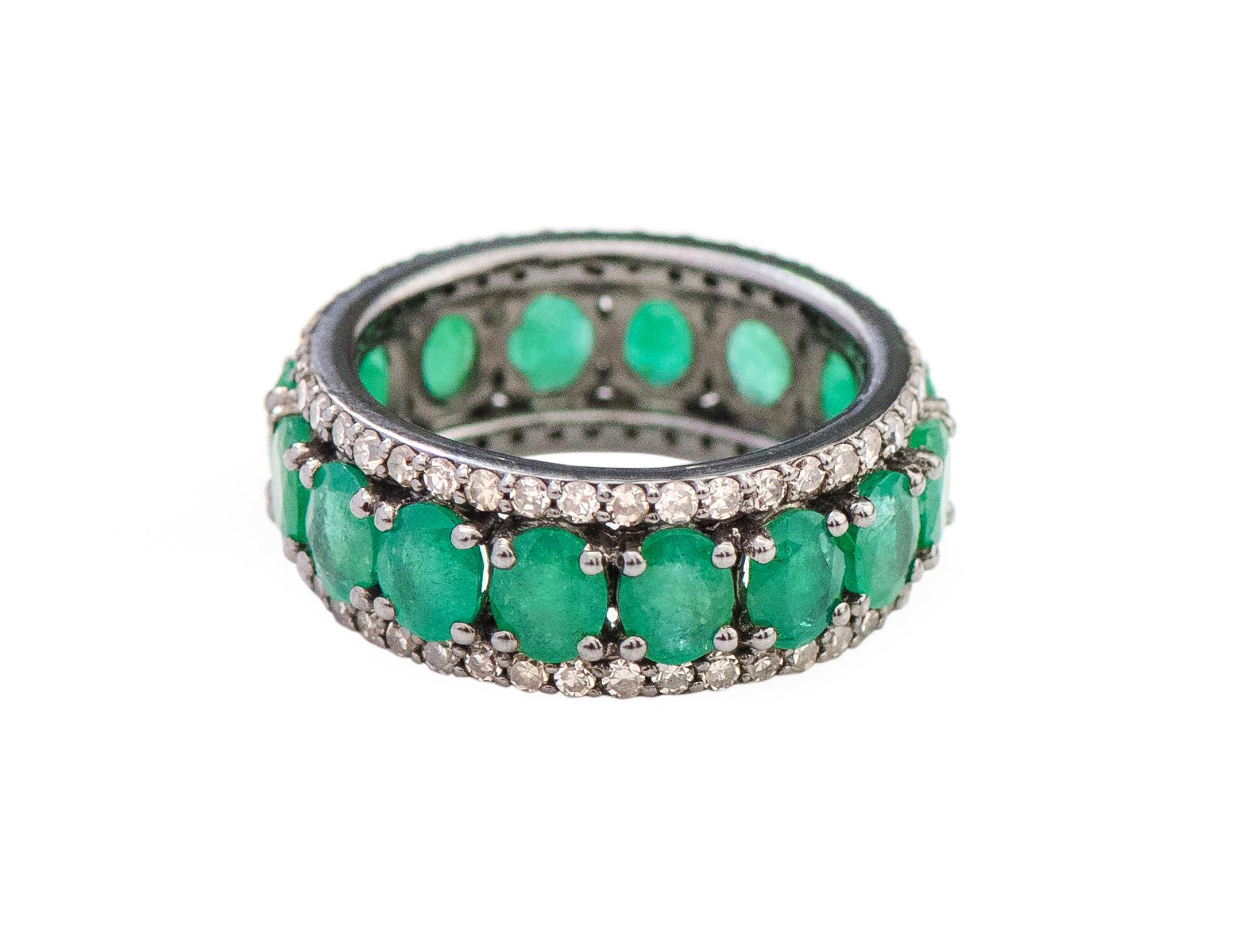 5.30 Carat Emerald and Diamond Ring Band in Victorian Style For Sale 1