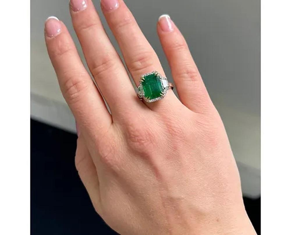 Women's 5.30 Carat Emerald halo three stone ring For Sale