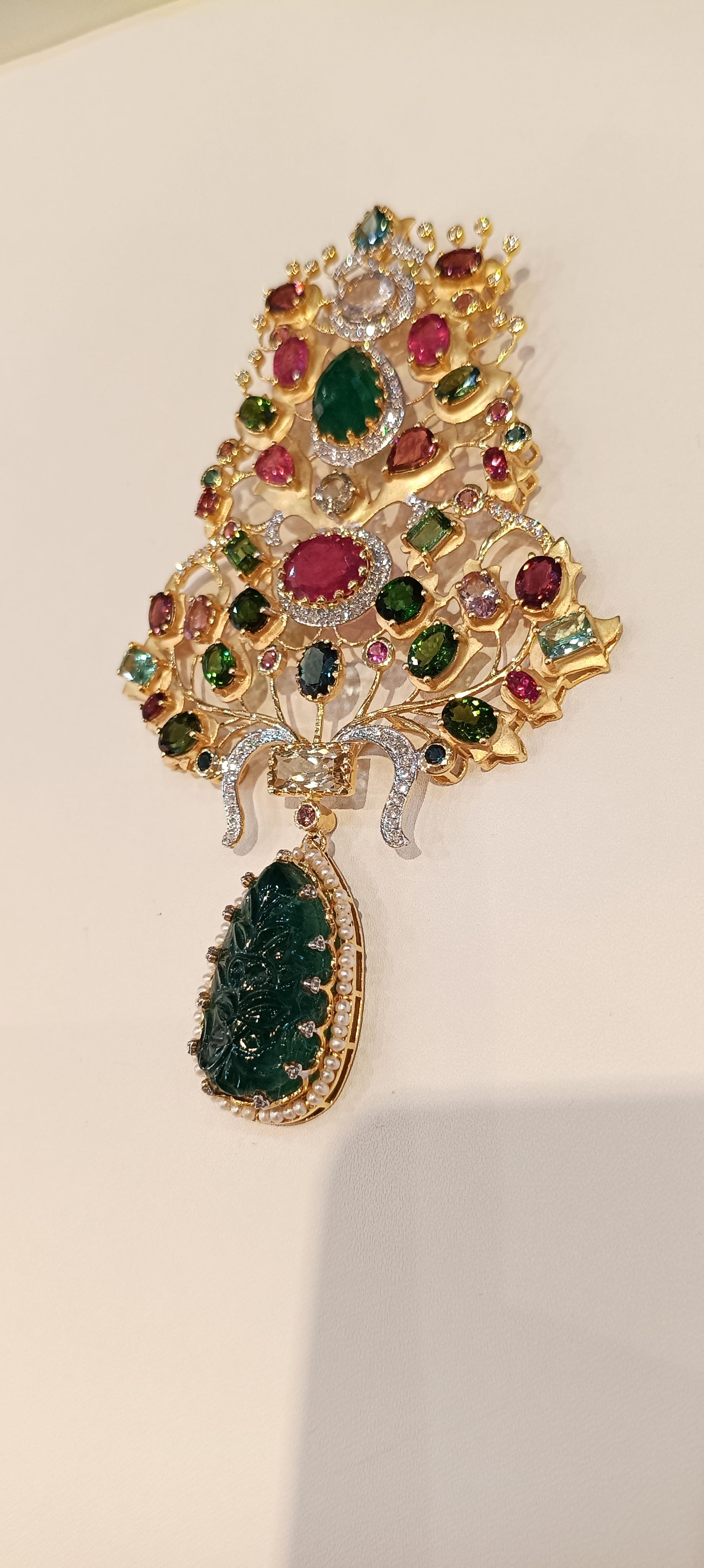 Collana in oro con diamanti e tormalina smeraldo da 530 carati in vendita 3