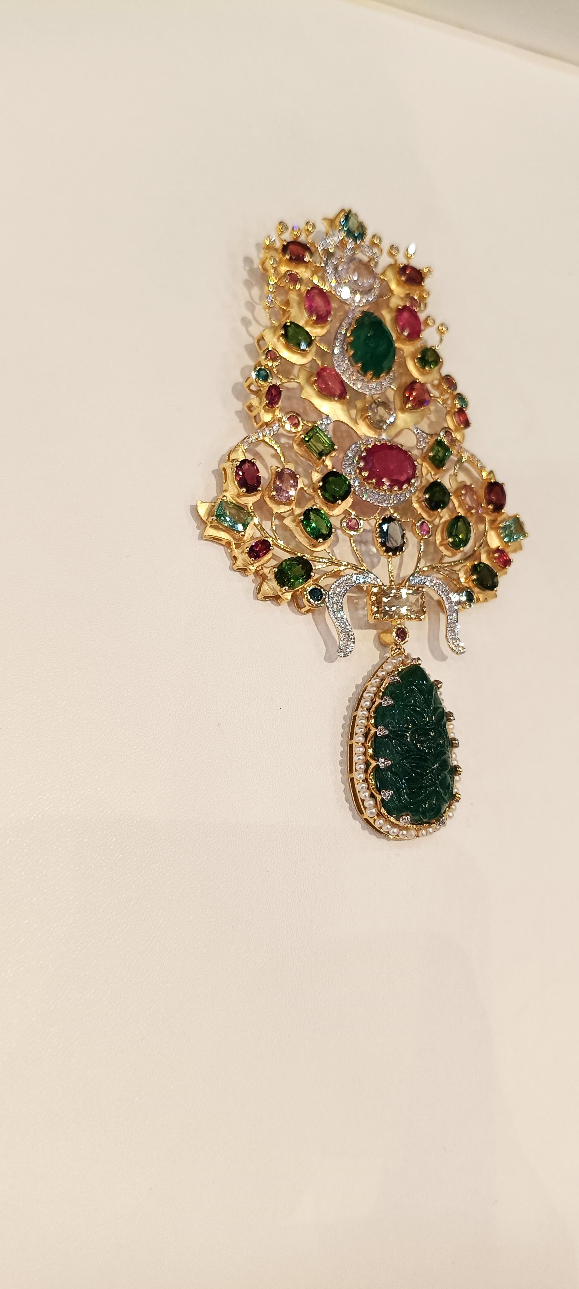 Collana in oro con diamanti e tormalina smeraldo da 530 carati in vendita 4