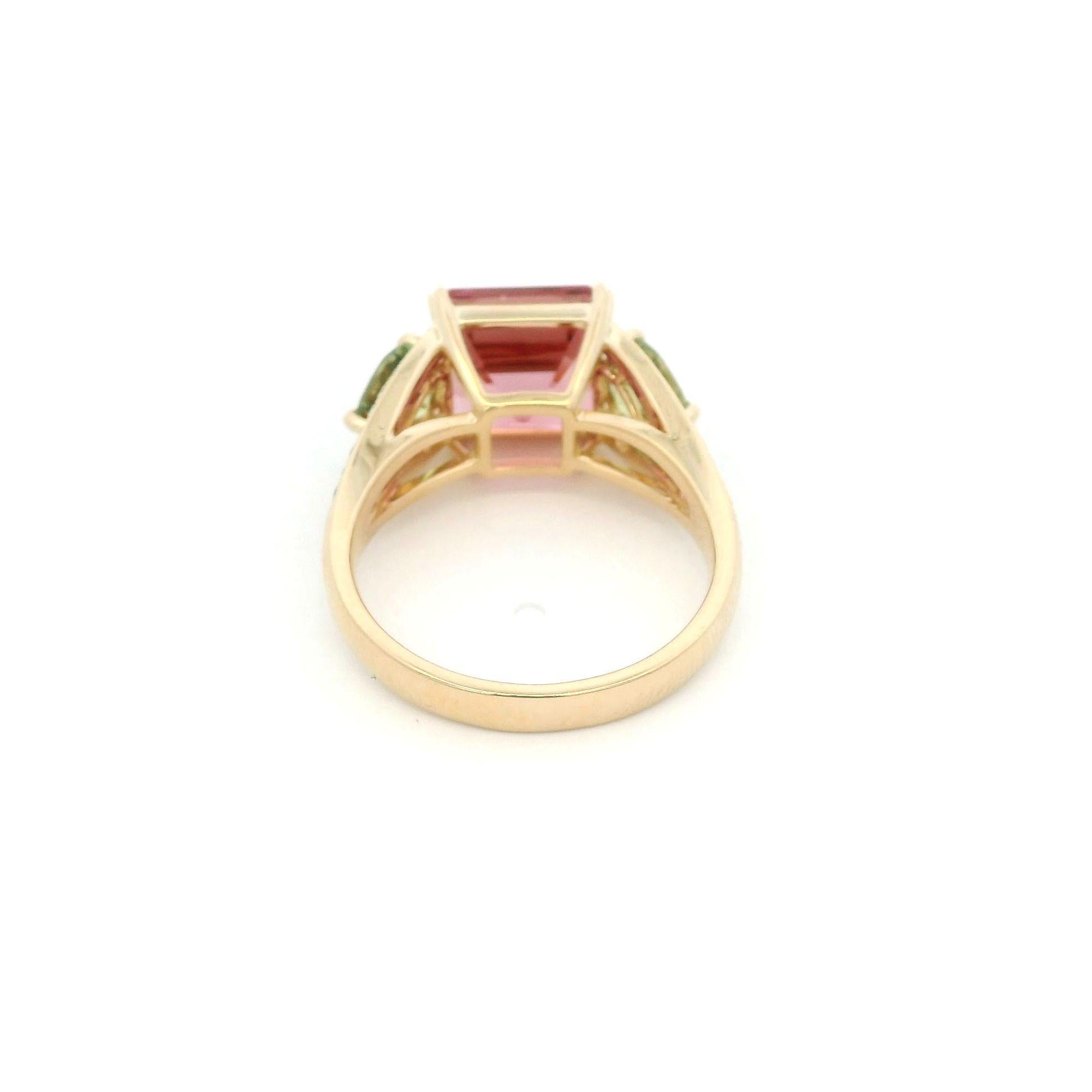 5.30 Carat Green Tourmaline and Diamond Ring in 18K Yellow Gold For Sale 2