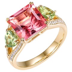 Anillo de oro amarillo de 18 quilates con turmalina verde y diamantes de 5,30 quilates
