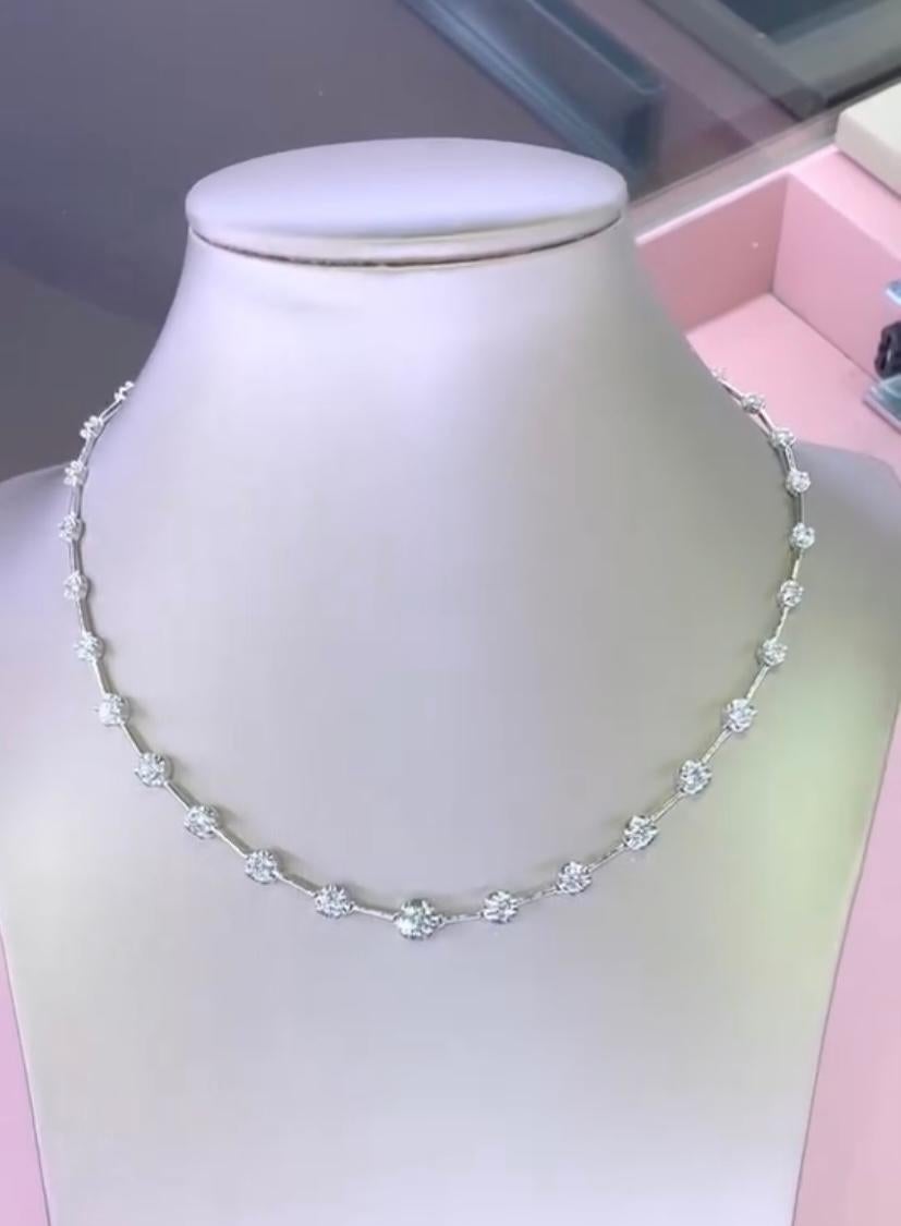 Taille ronde Collier en or 18 carats avec diamants naturels de 5,30 carats en vente