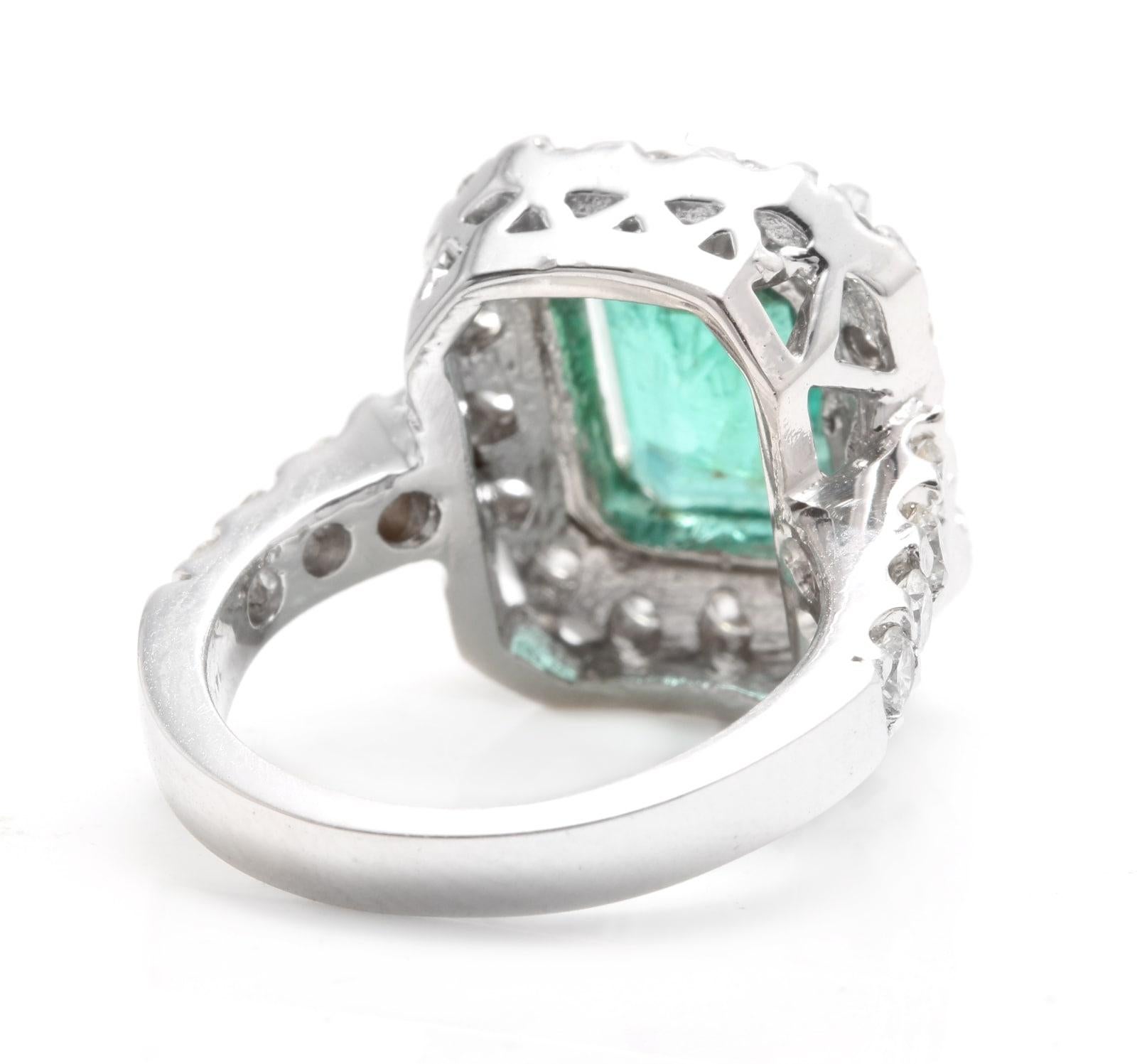 Round Cut 5.30 Carat Natural Emerald and Diamond 14 Karat Solid White Gold Ring For Sale