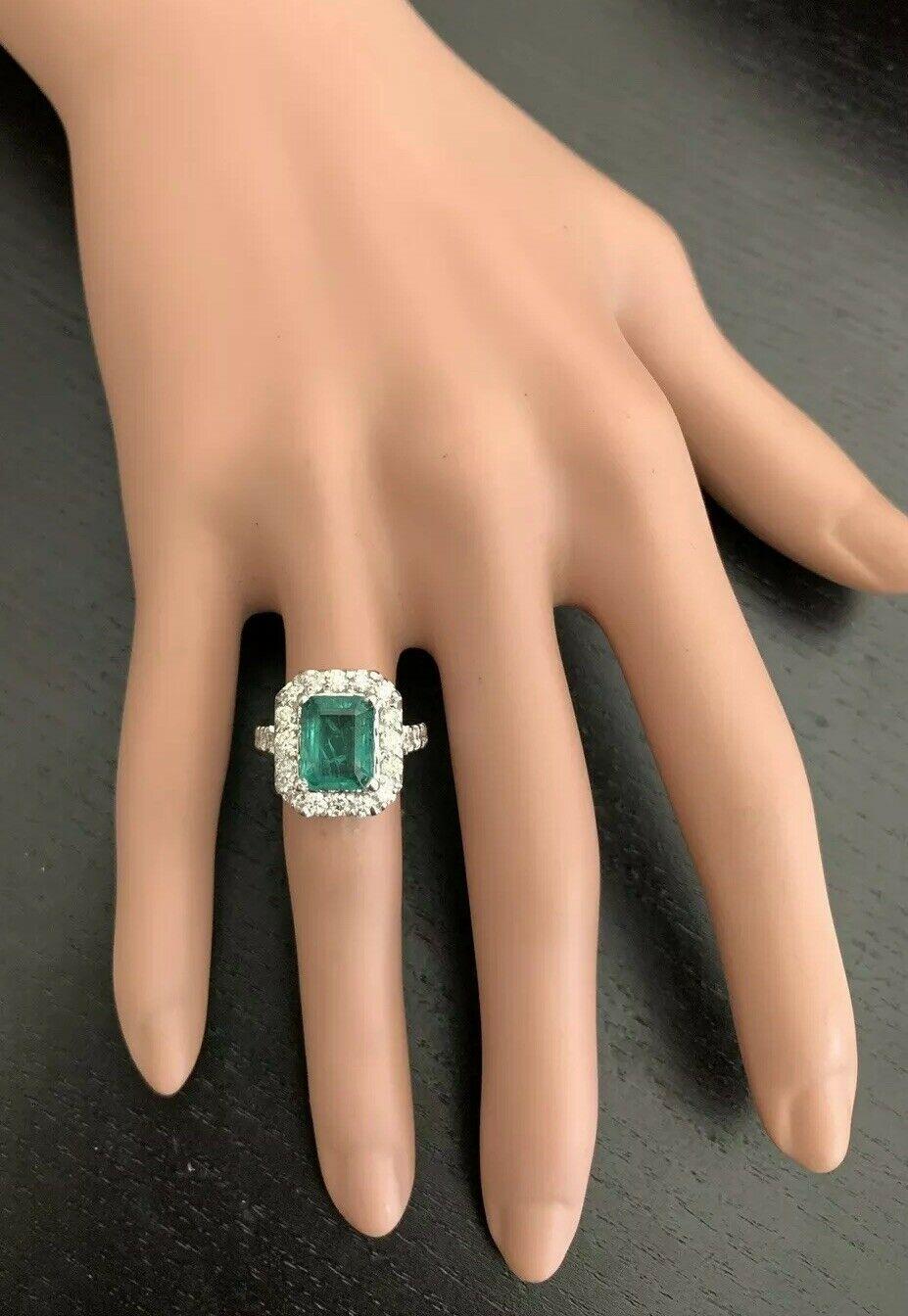 Women's or Men's 5.30 Carat Natural Emerald and Diamond 14 Karat Solid White Gold Ring For Sale